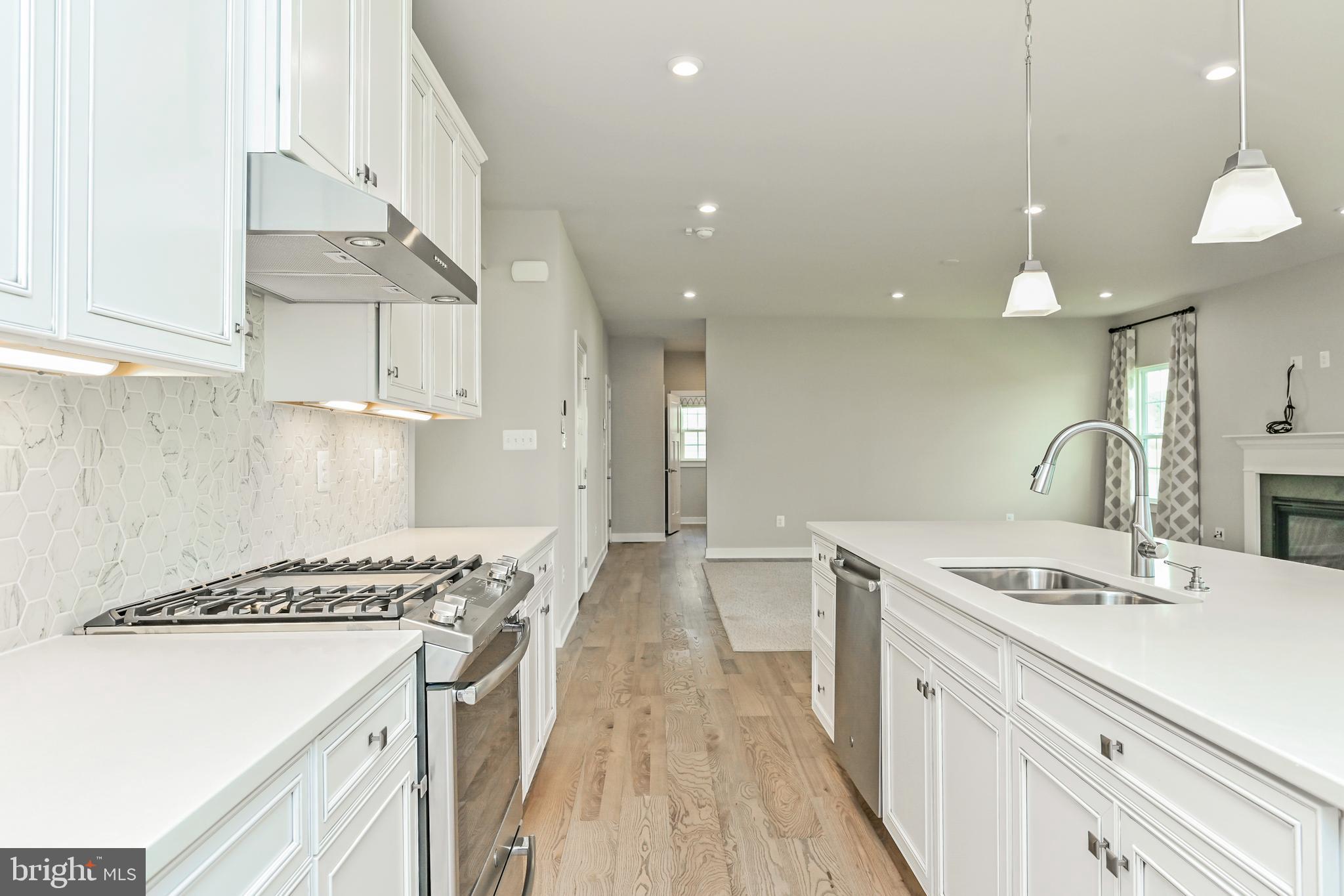 MOUNTAIN VIEW ESTATES - Residential