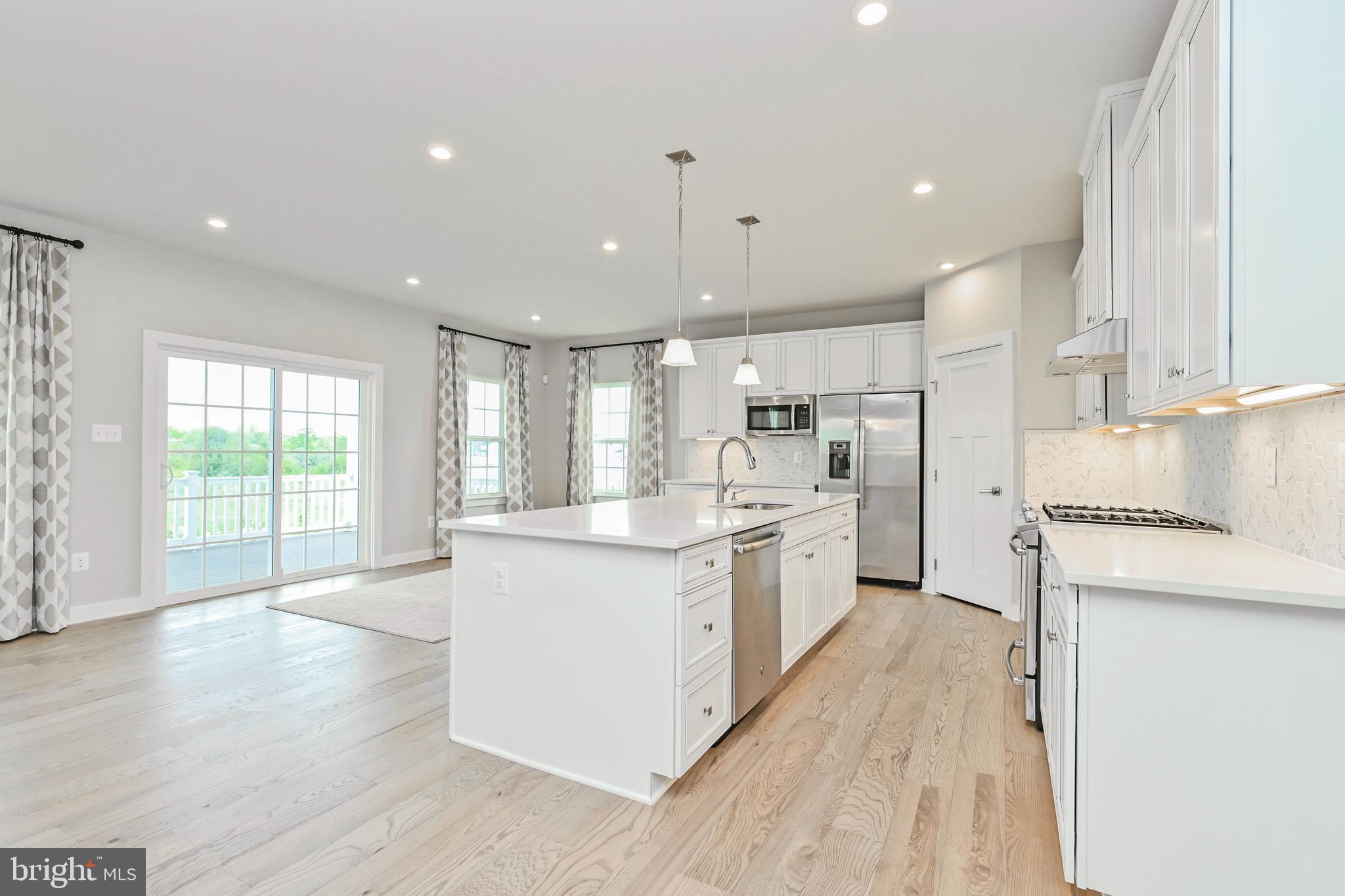 MOUNTAIN VIEW ESTATES - Residential