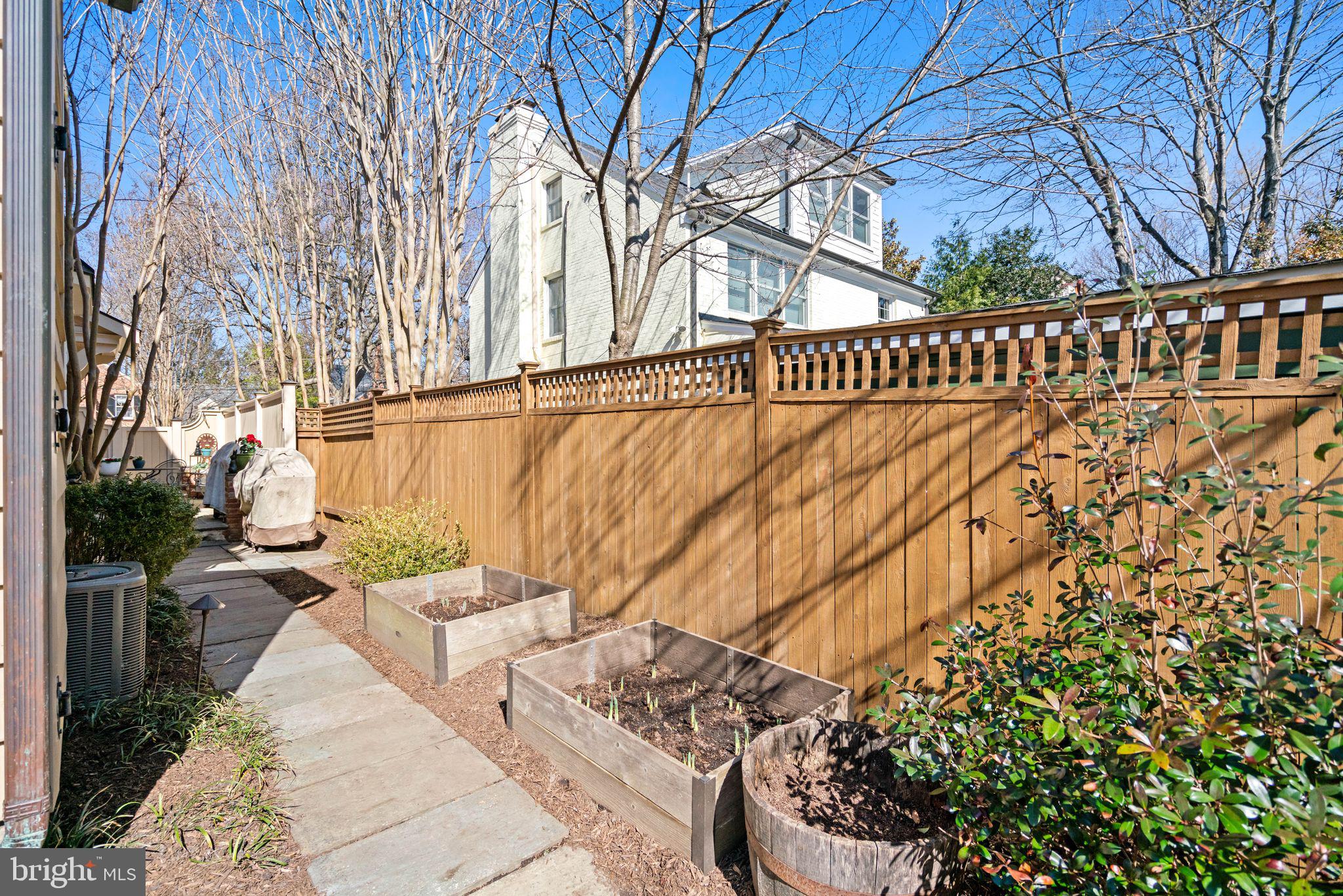 WESTMORELAND HILLS - Residential