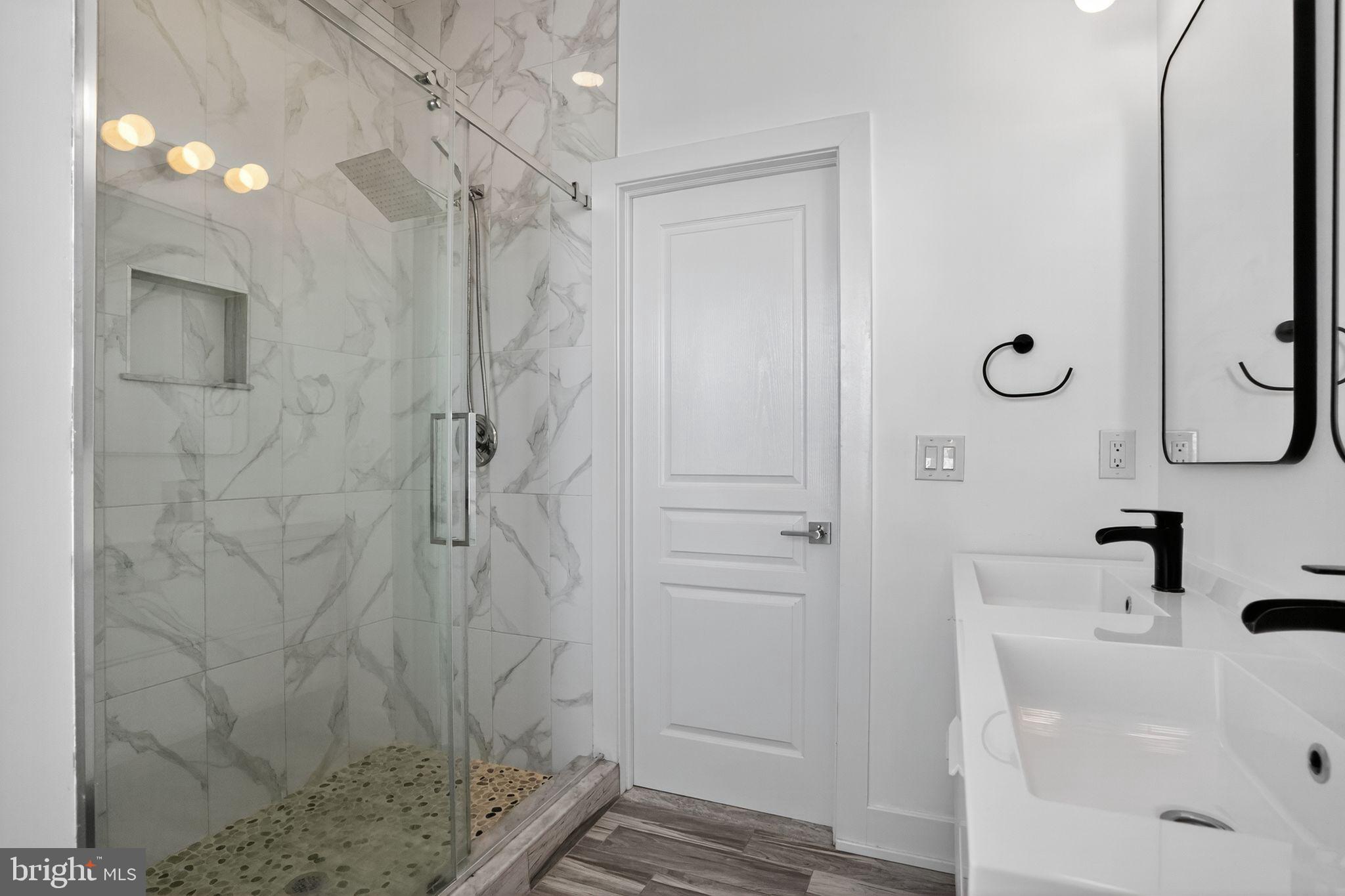 DICKINSON NARROWS - Residential Lease