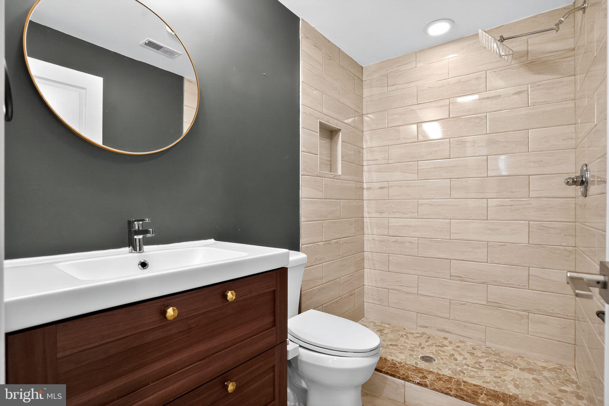 DICKINSON NARROWS - Residential Lease