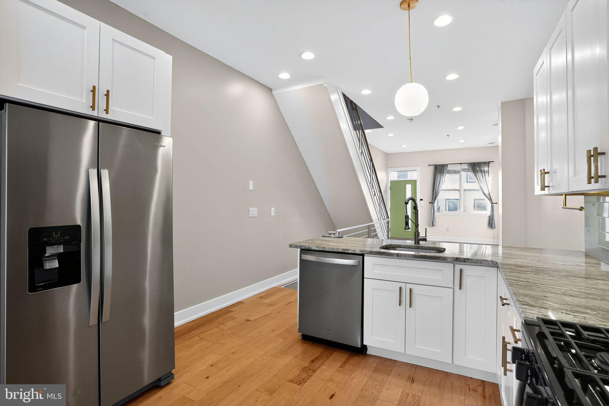 DICKINSON NARROWS - Residential Lease