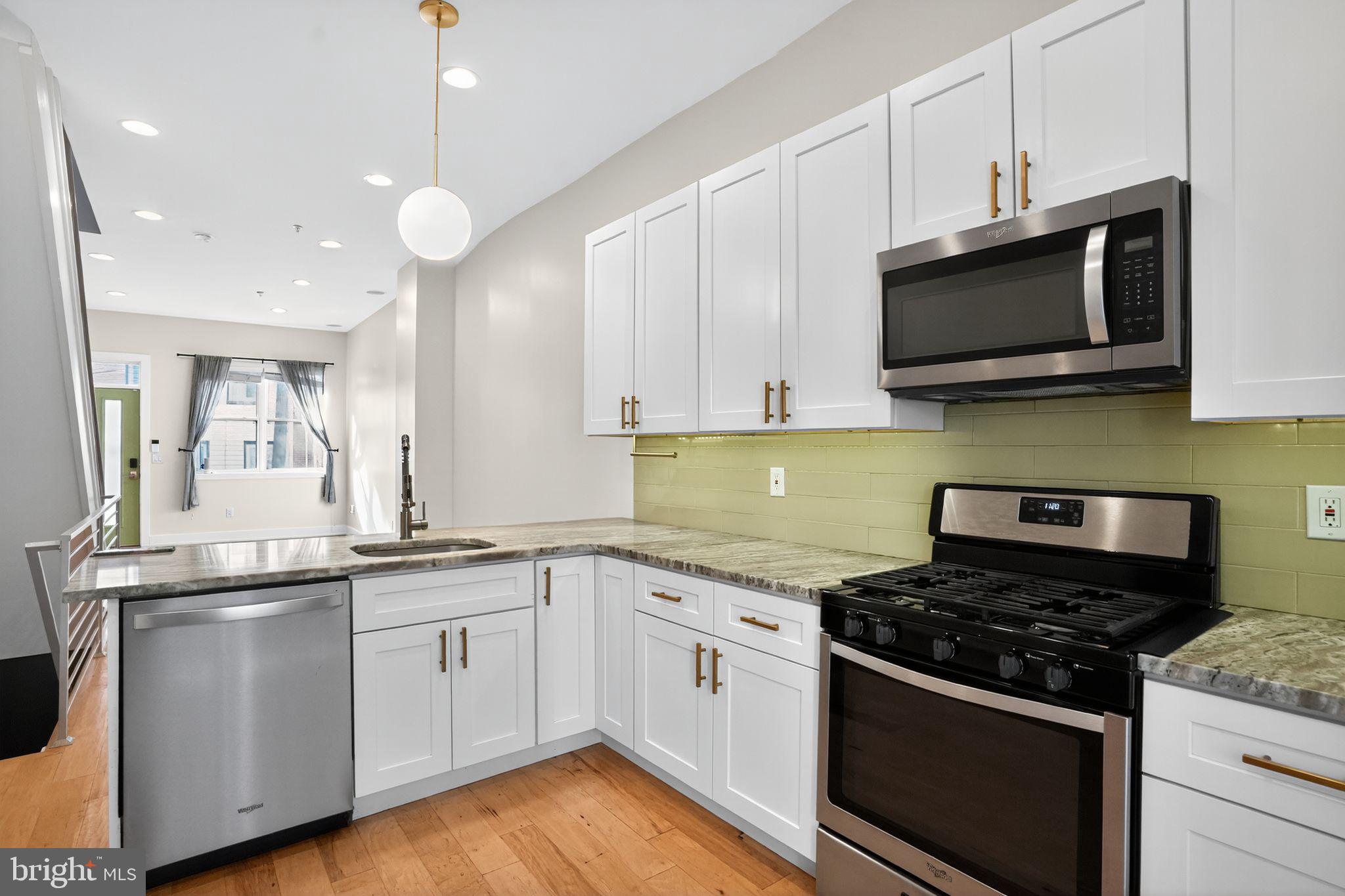 DICKINSON NARROWS - Residential Lease