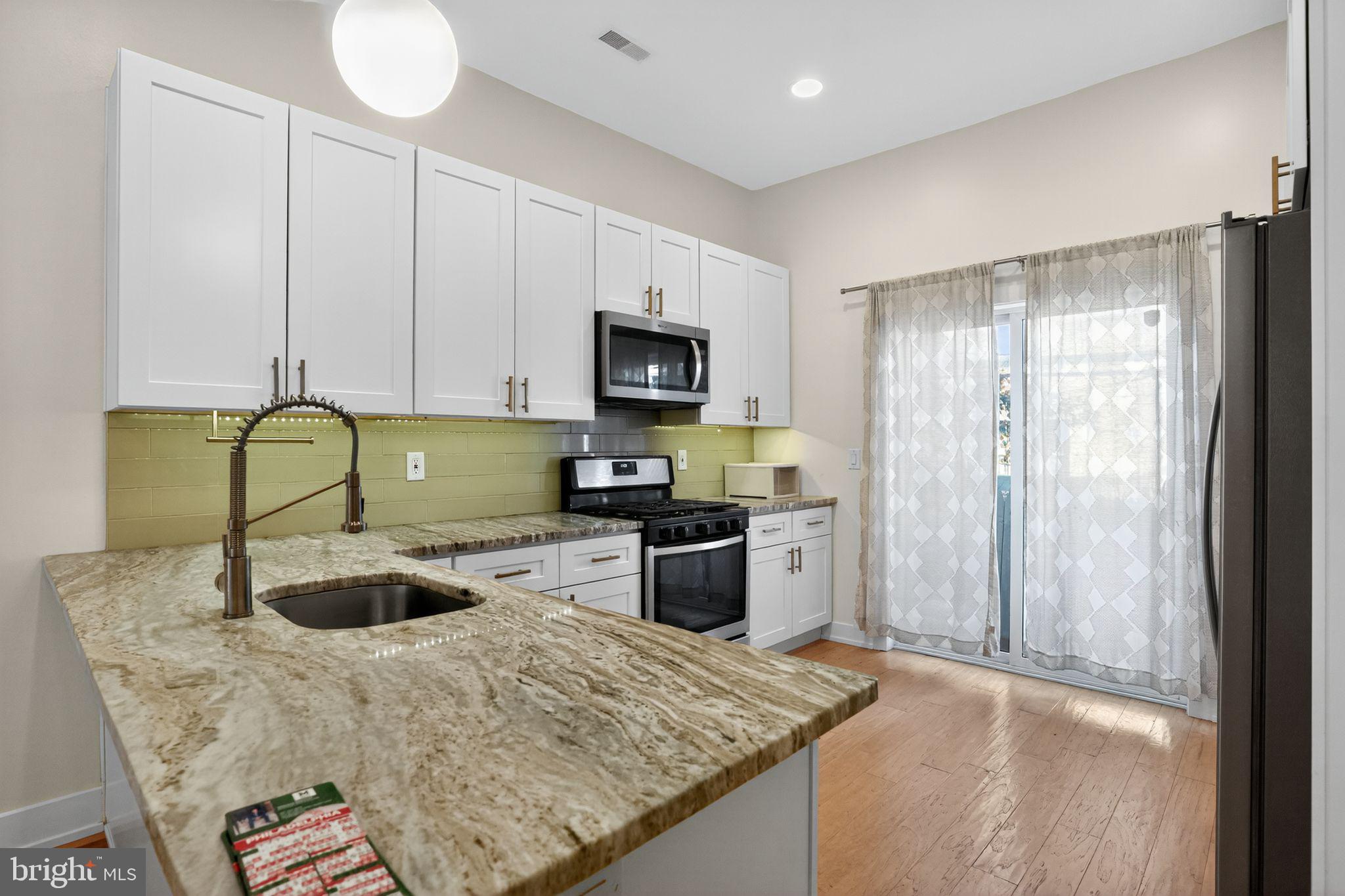 DICKINSON NARROWS - Residential Lease