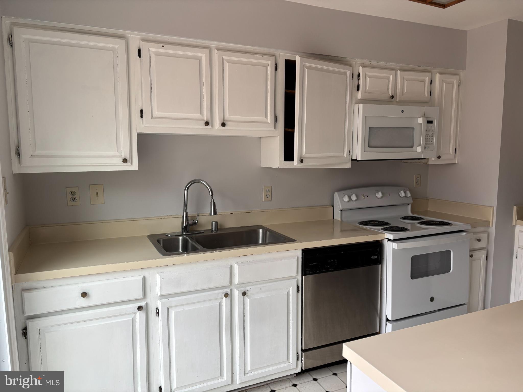 2718 HUNTERS TERRACE