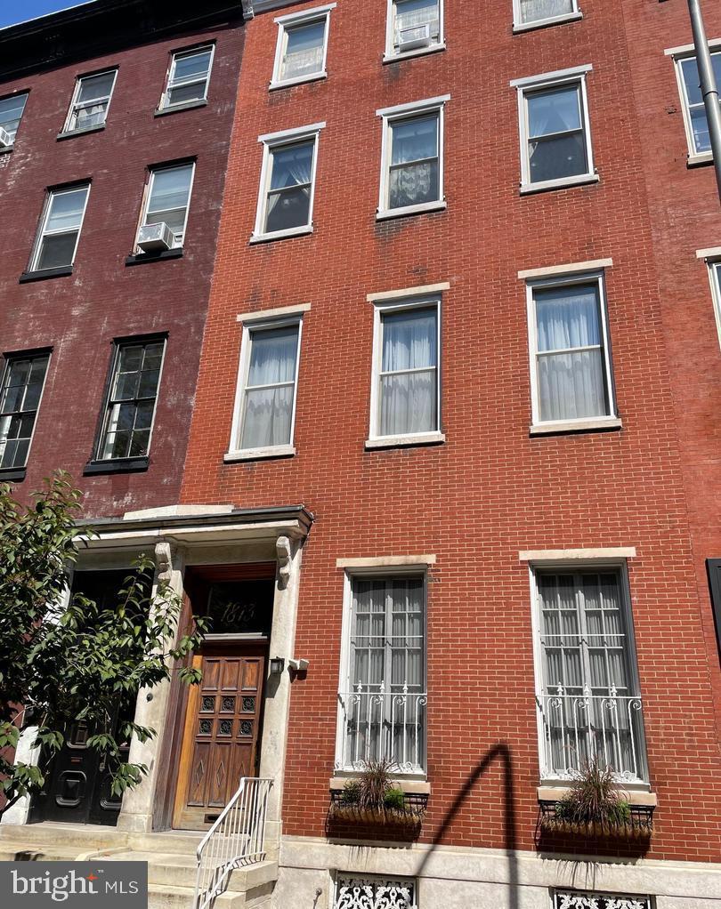 Welcome to this beautiful unit for rent! Located near the Schuylkill River walking & bike path, Rittenhouse Square and University City, you will find no shortage of activities. This property is listed as a 1 bedroom 1 bathroom. The home is bright and spacious with a large living area, eat in kitchen, high ceilings, and plenty of charm. Property is offered in as shown condition.