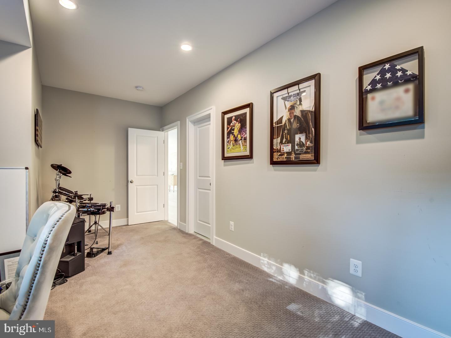 VIENNA WOODS - Residential