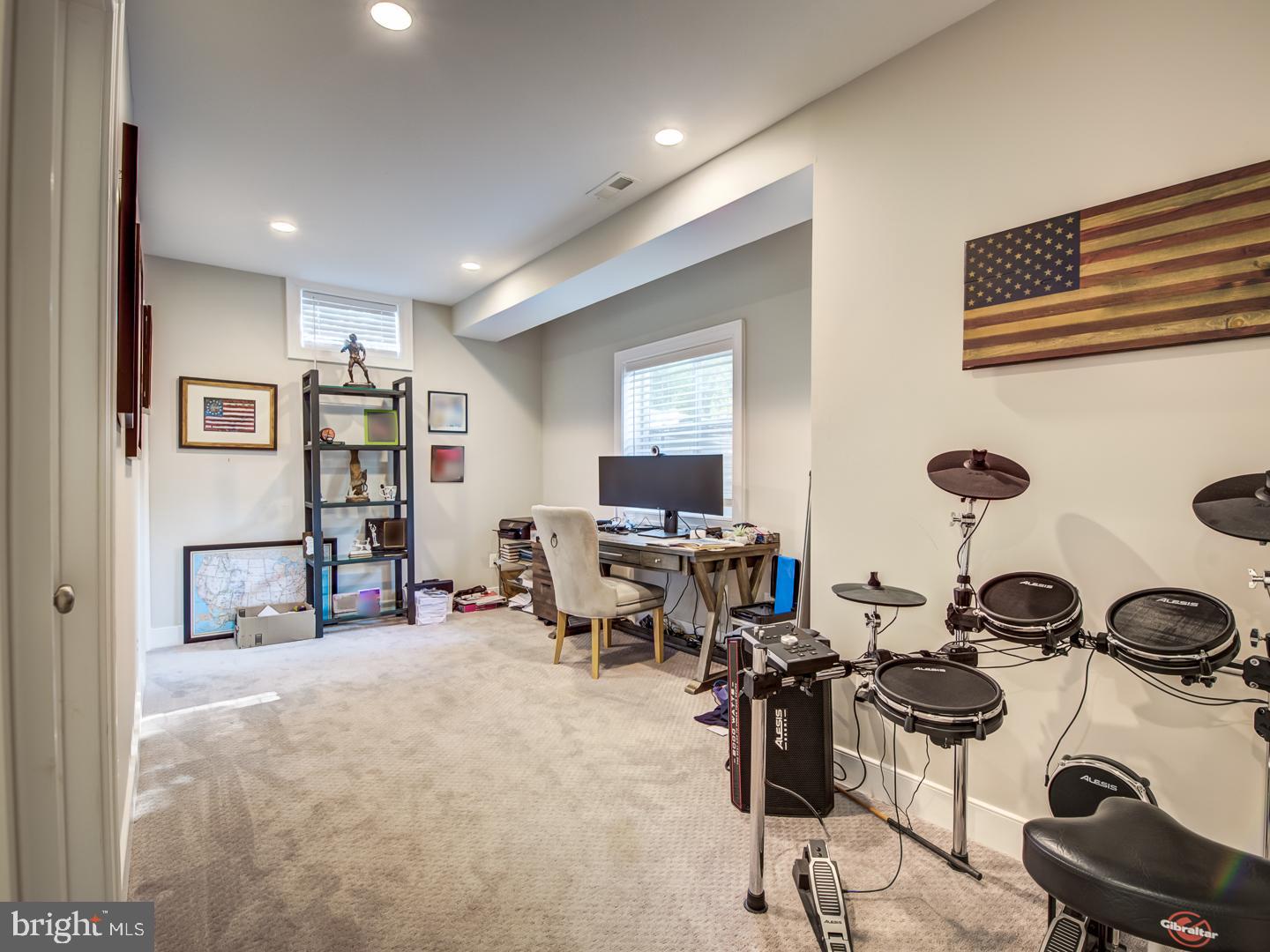 VIENNA WOODS - Residential