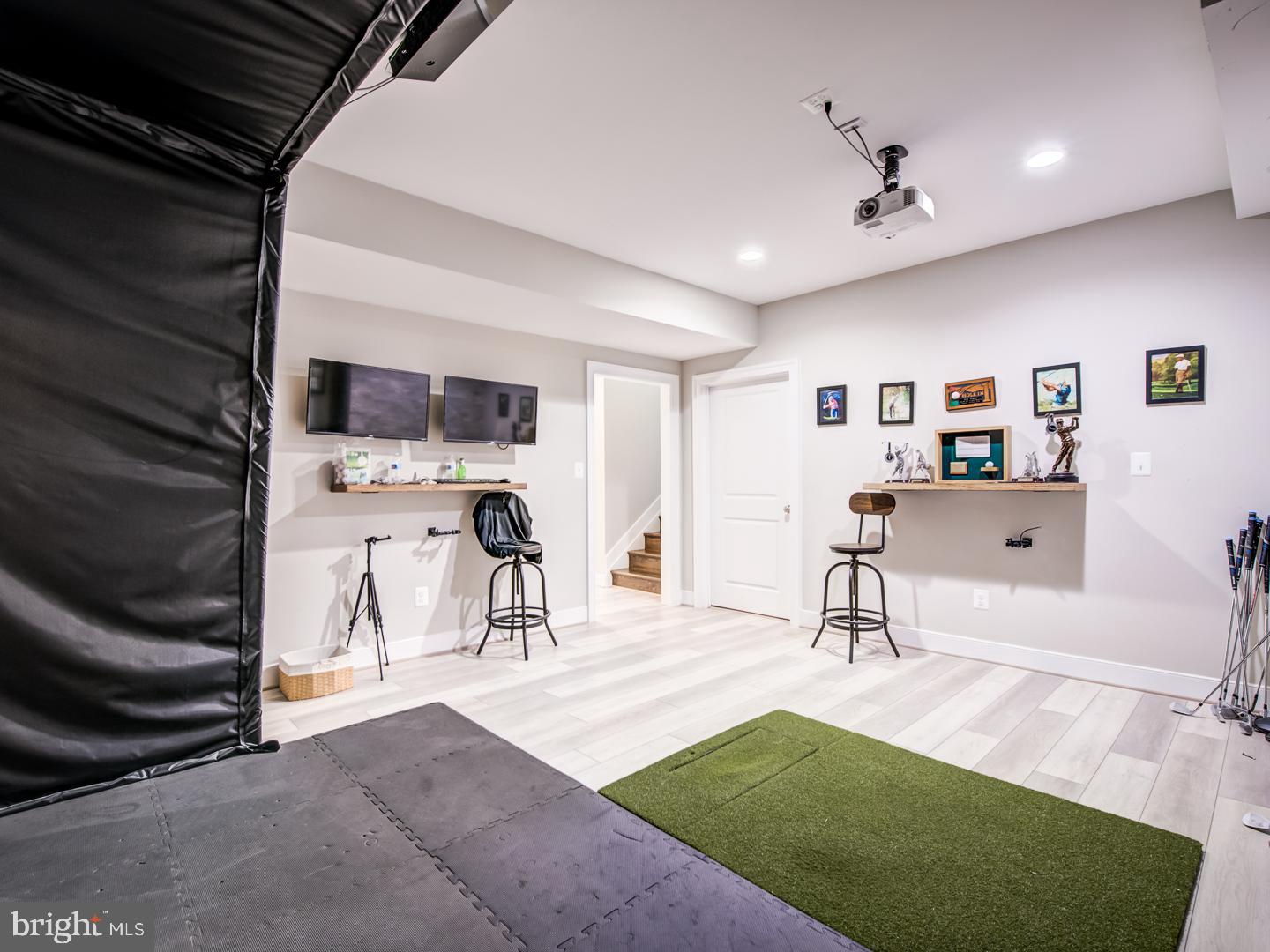 VIENNA WOODS - Residential