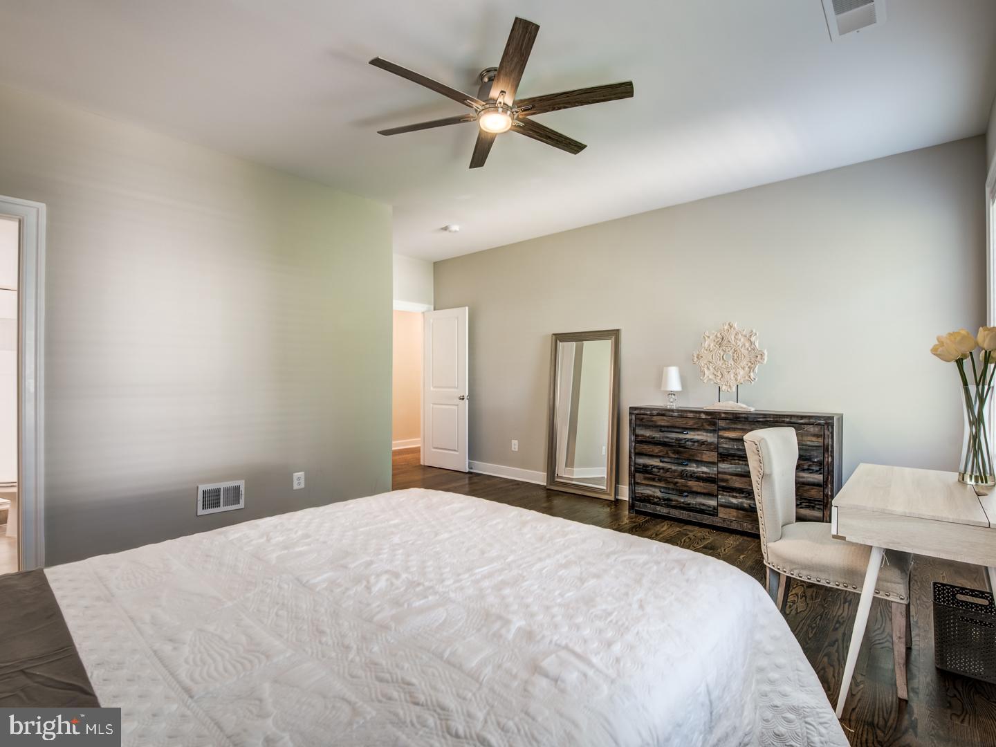 VIENNA WOODS - Residential