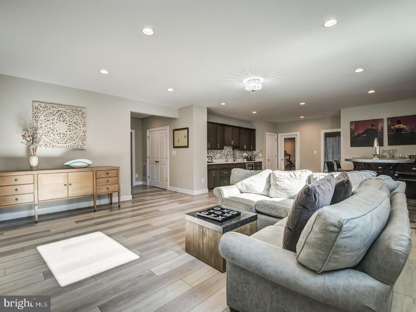 VIENNA WOODS - Residential