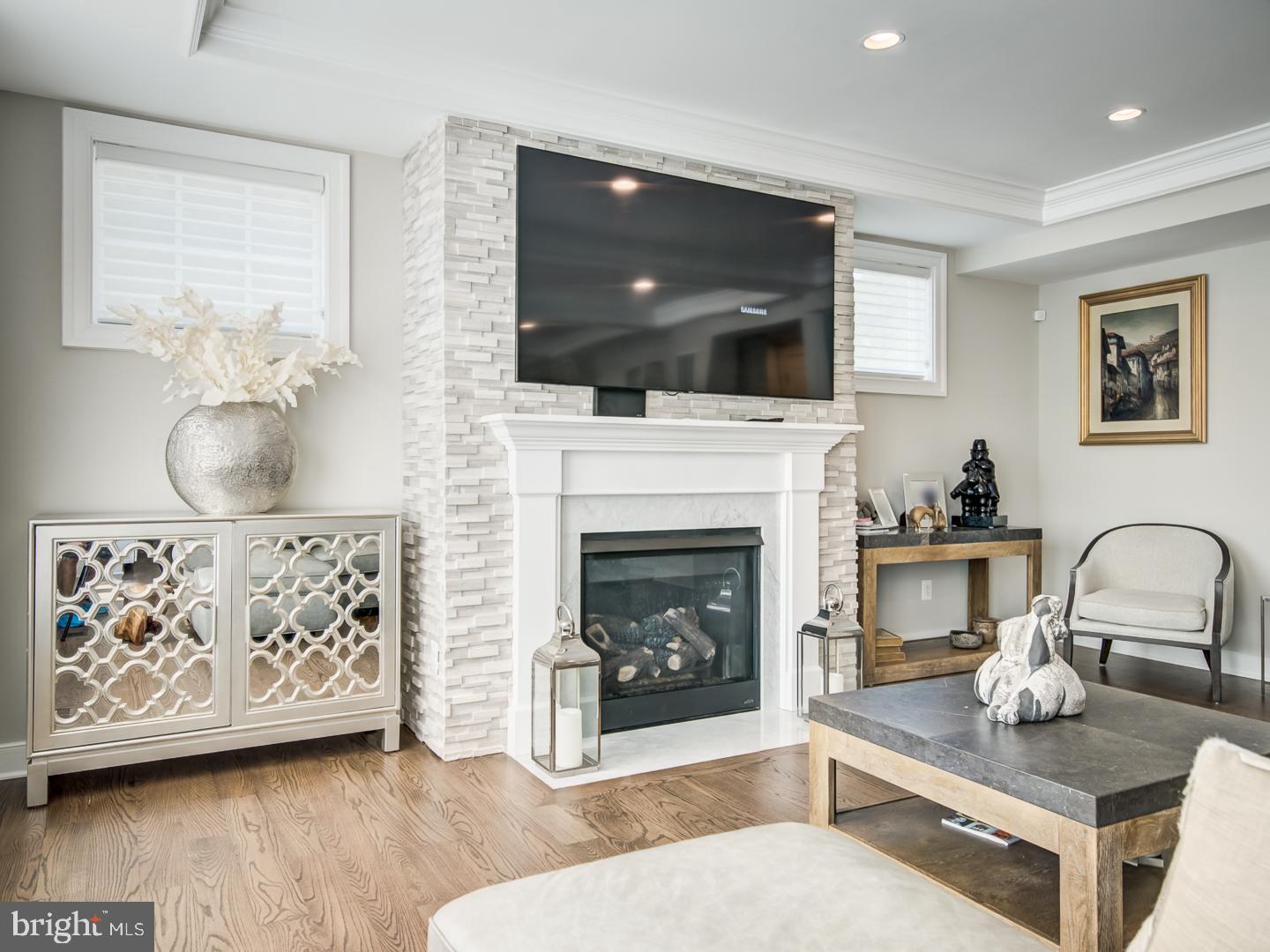 VIENNA WOODS - Residential