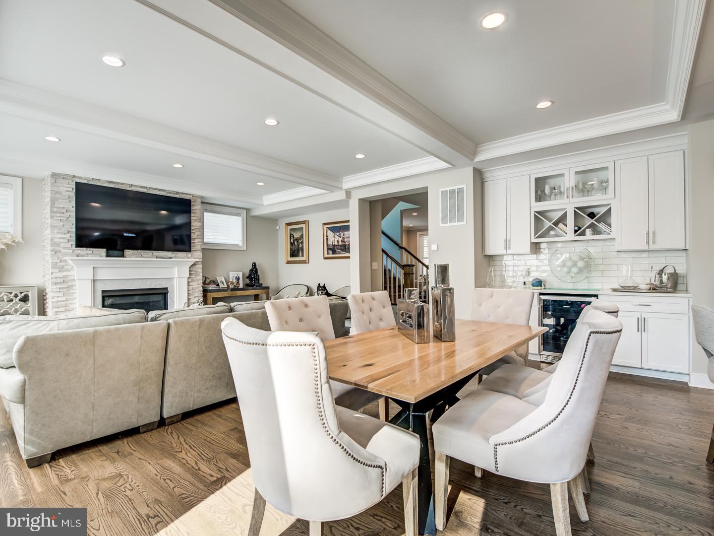 VIENNA WOODS - Residential