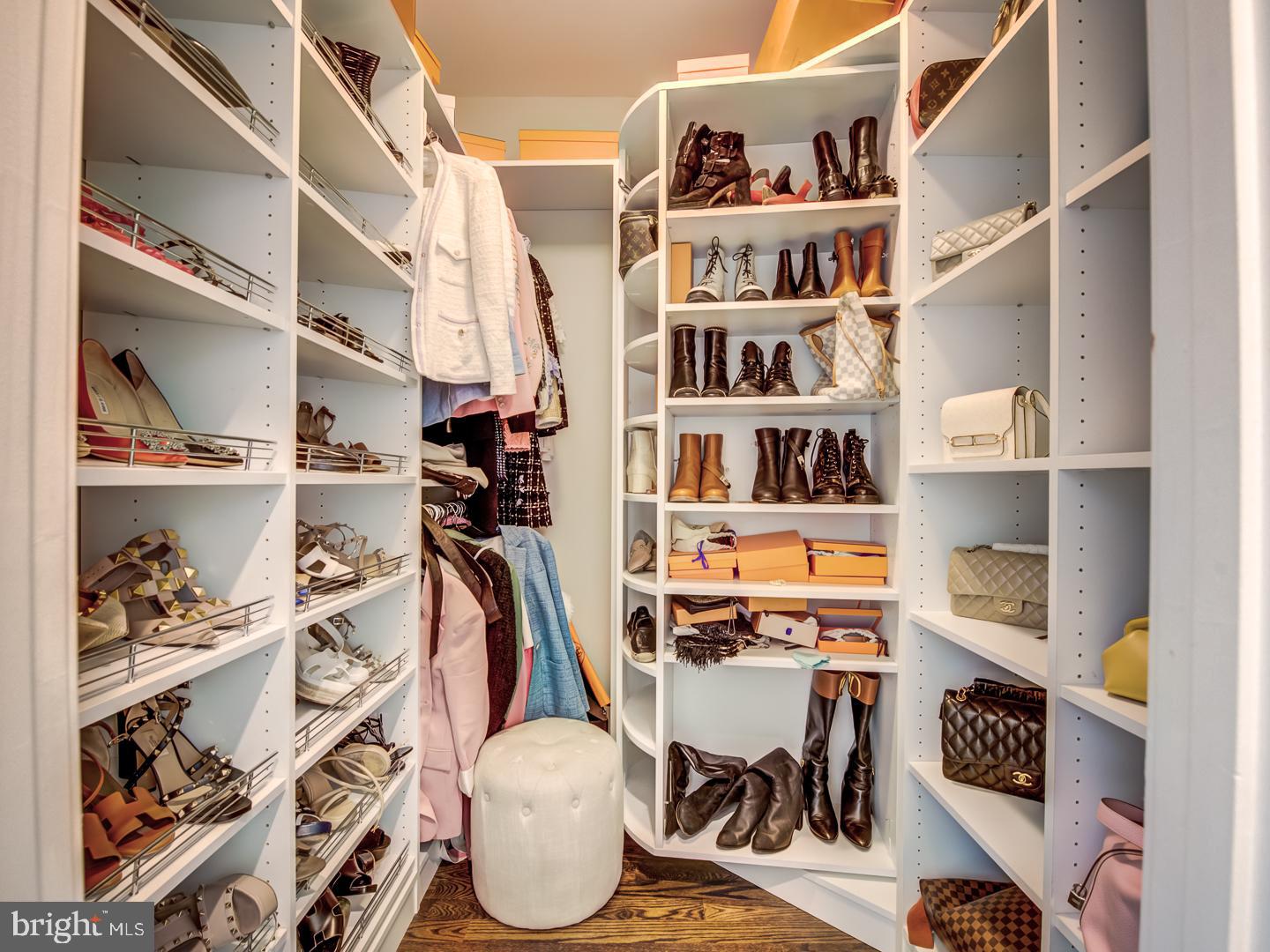 VIENNA WOODS - Residential