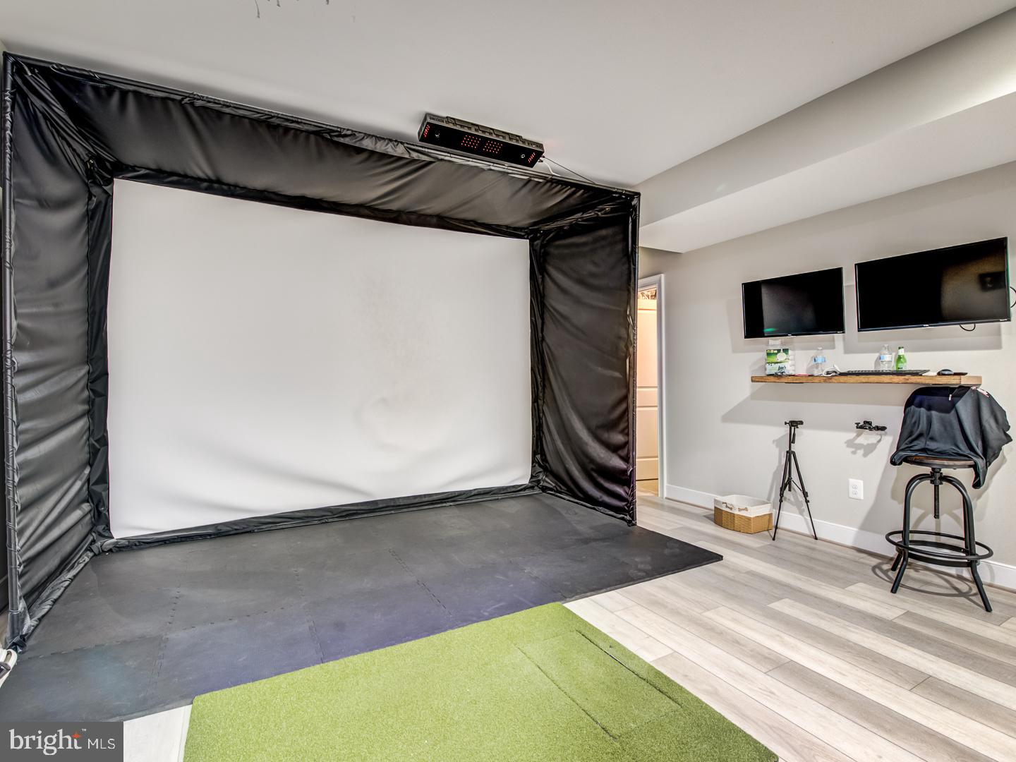 VIENNA WOODS - Residential