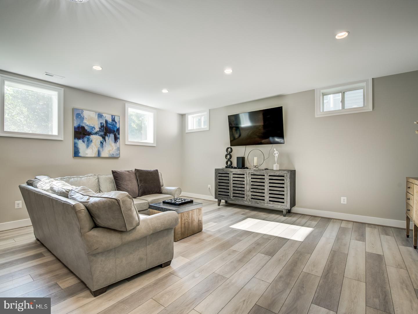 VIENNA WOODS - Residential