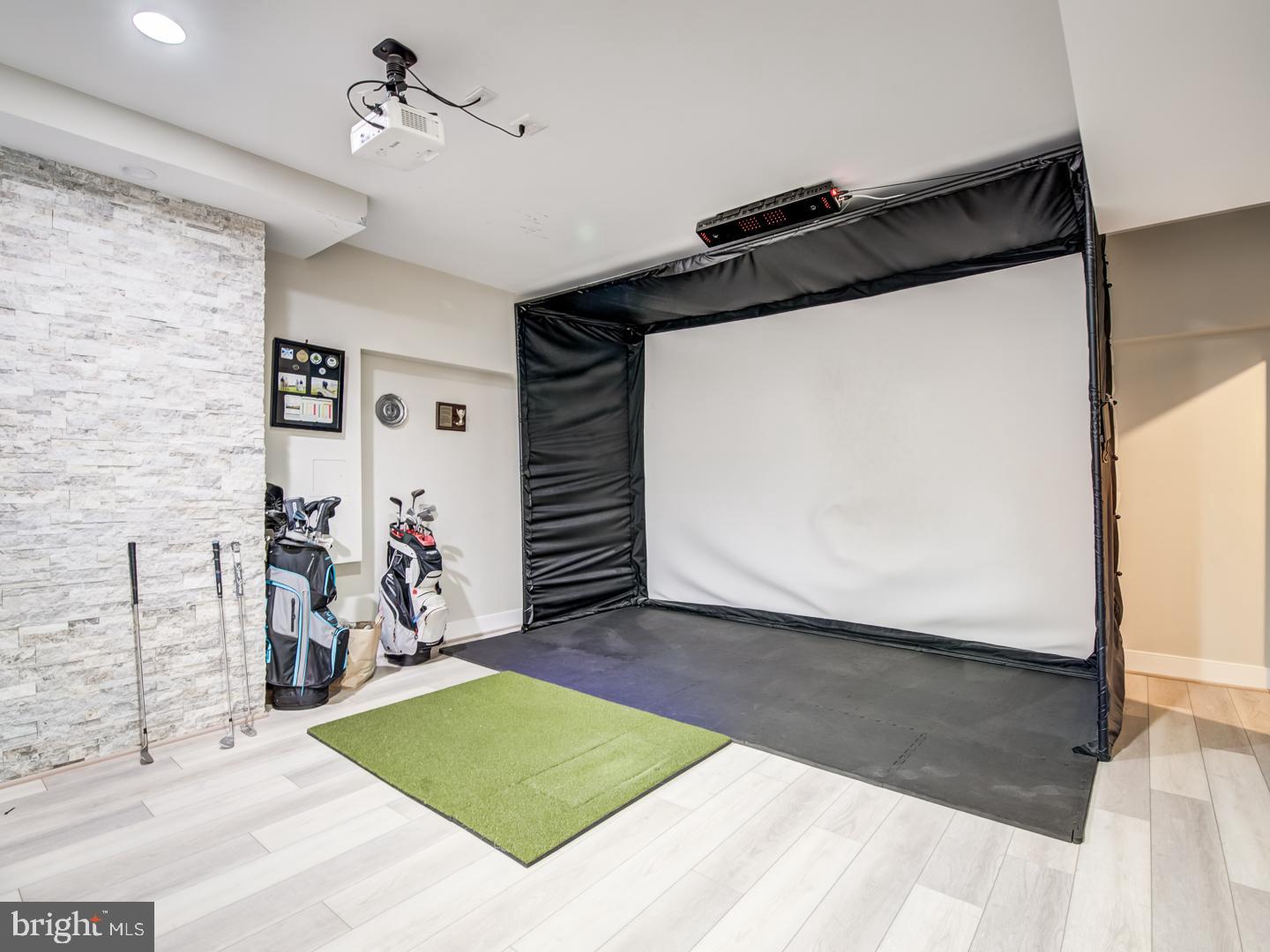 VIENNA WOODS - Residential