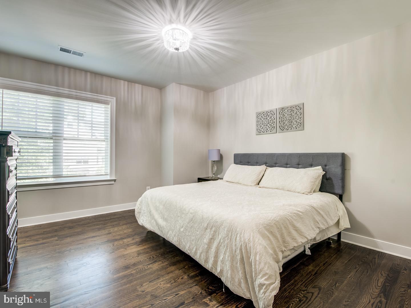 VIENNA WOODS - Residential