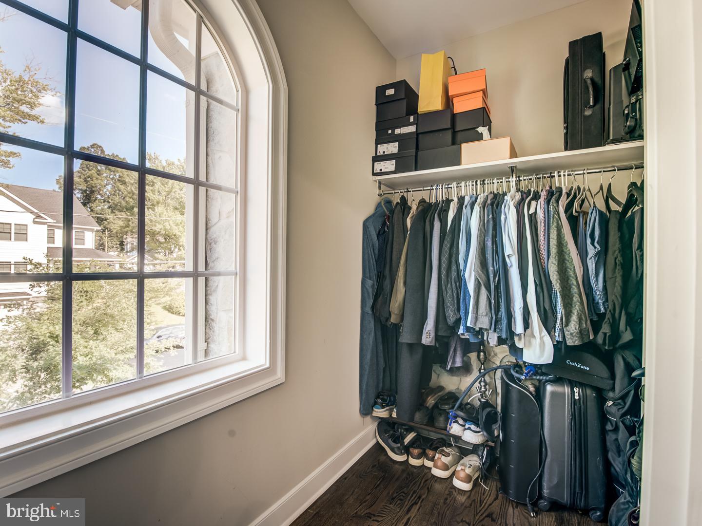 VIENNA WOODS - Residential