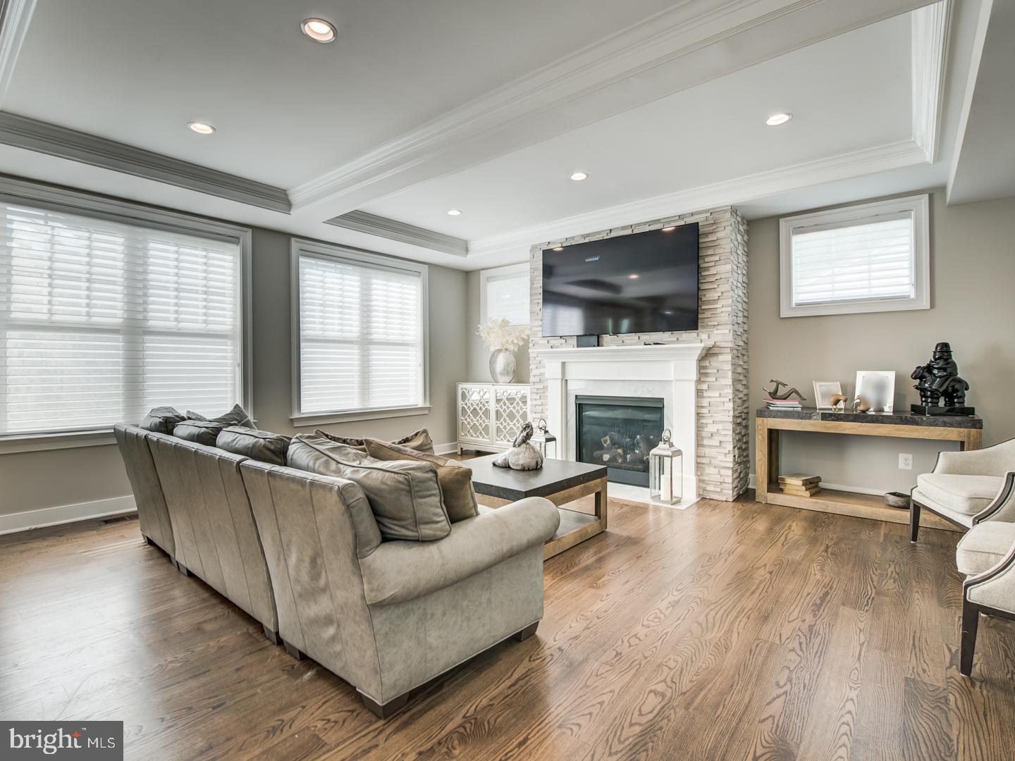 VIENNA WOODS - Residential