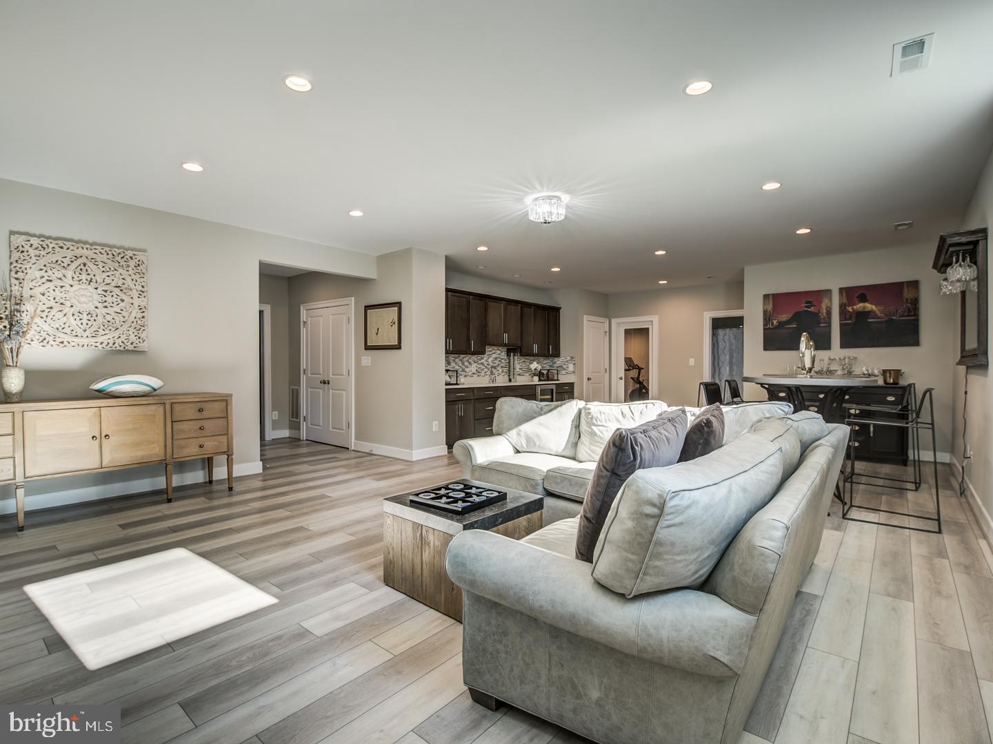 VIENNA WOODS - Residential