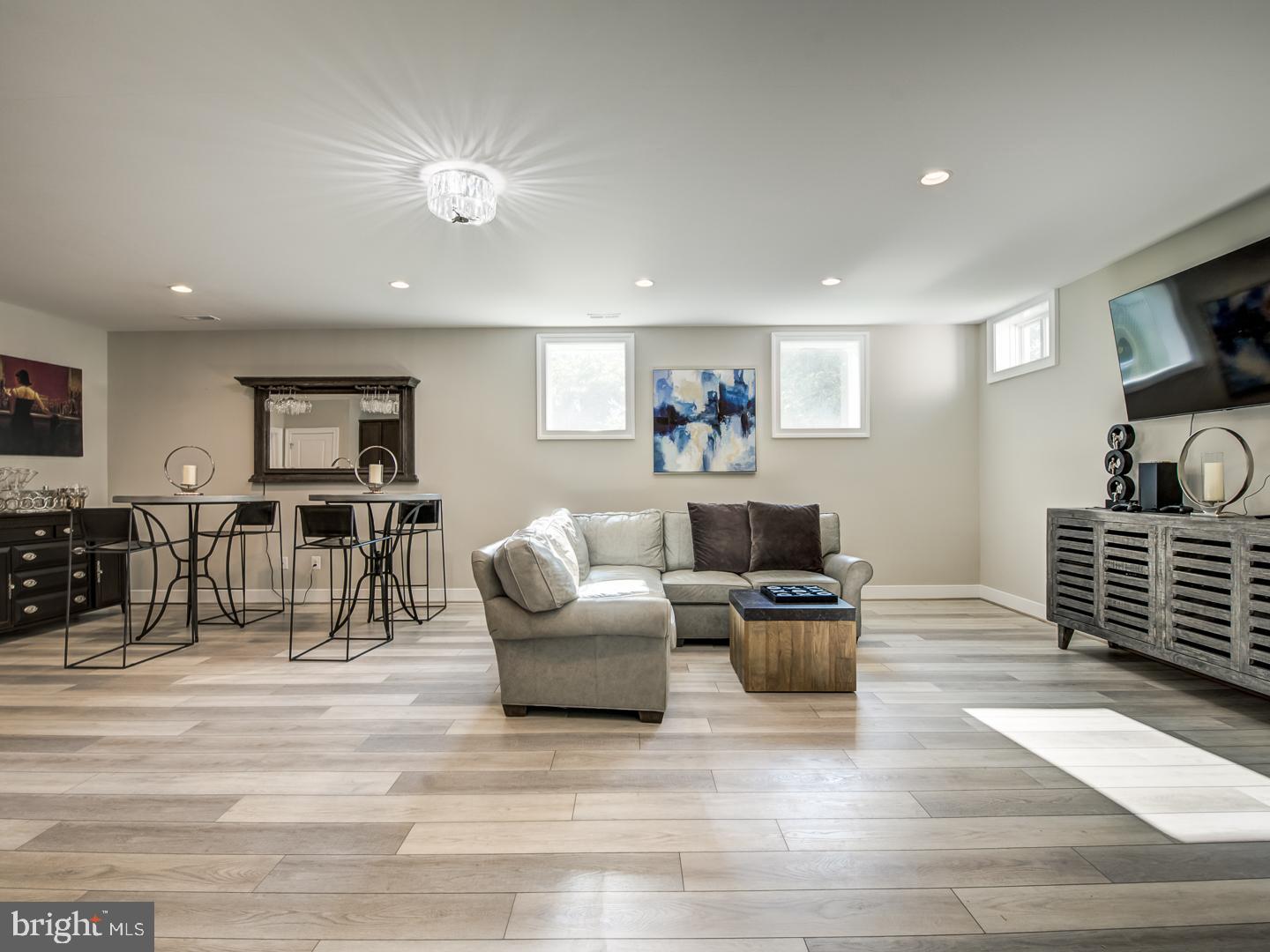 VIENNA WOODS - Residential