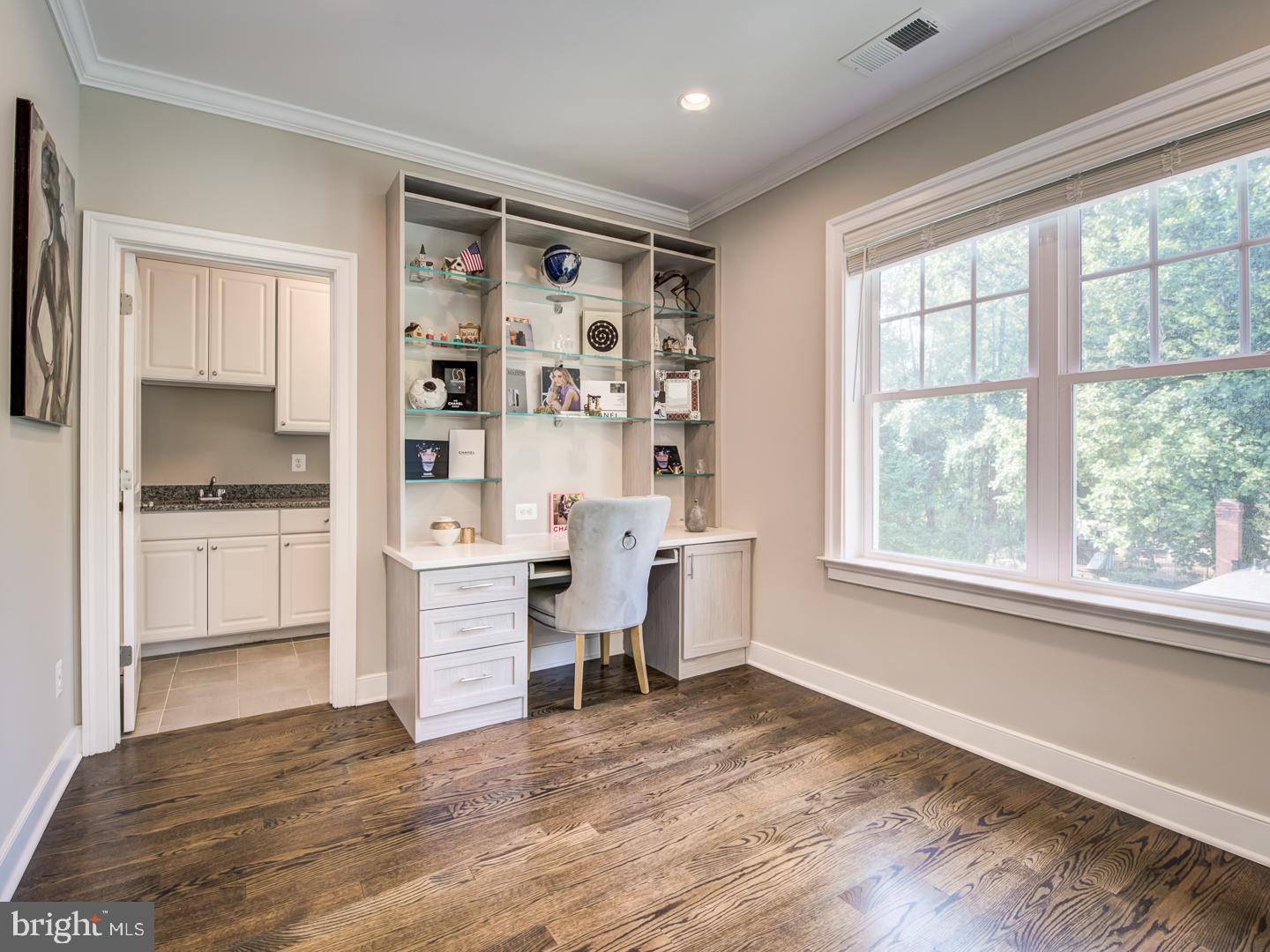 VIENNA WOODS - Residential