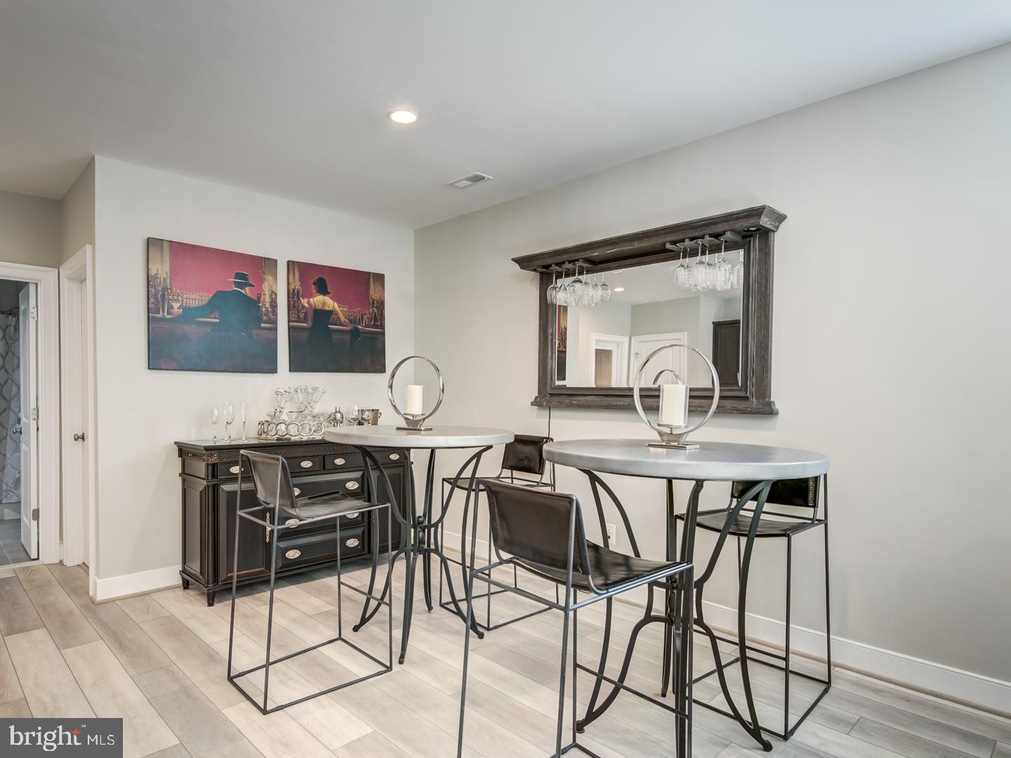 VIENNA WOODS - Residential