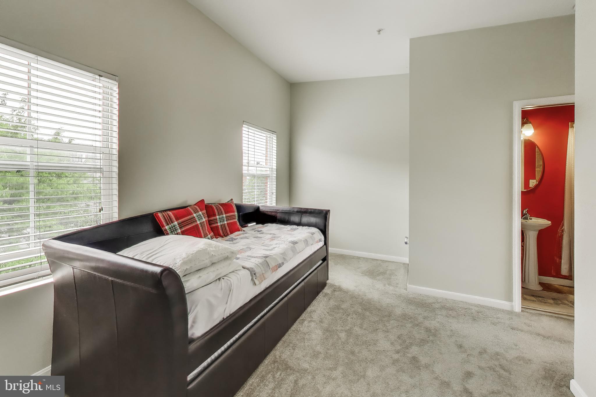 ATHENA SQUARE - Residential