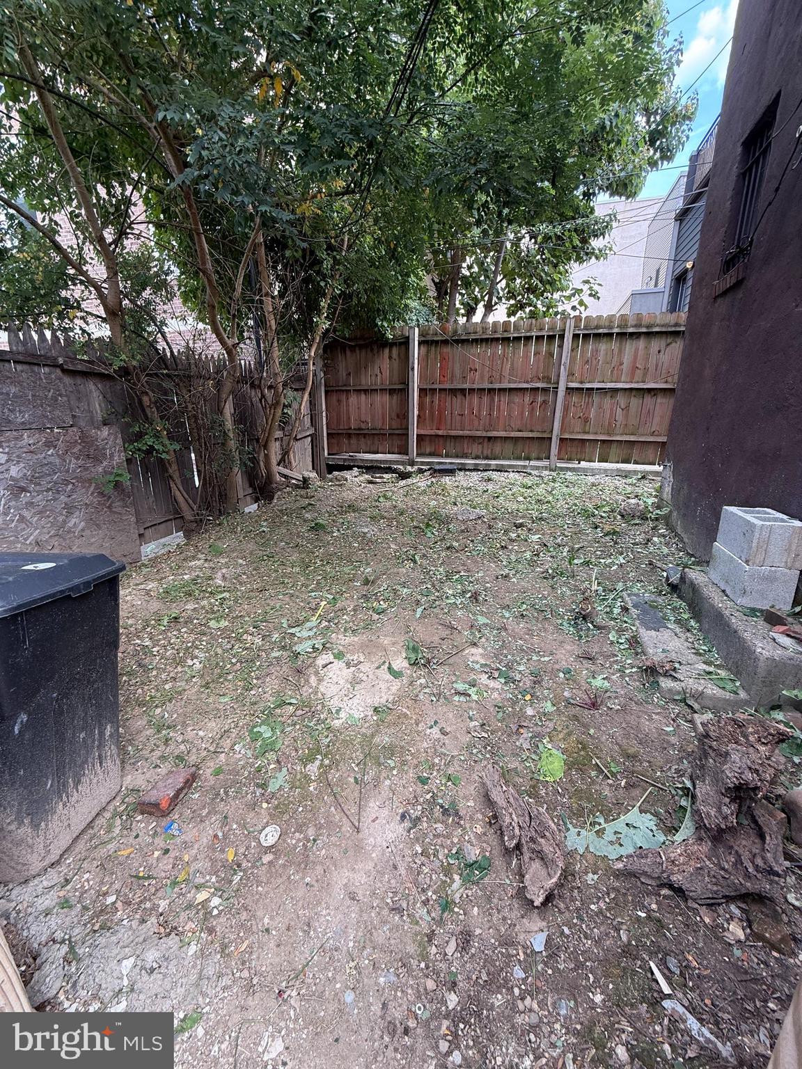 FAIRMOUNT - Commercial Sale