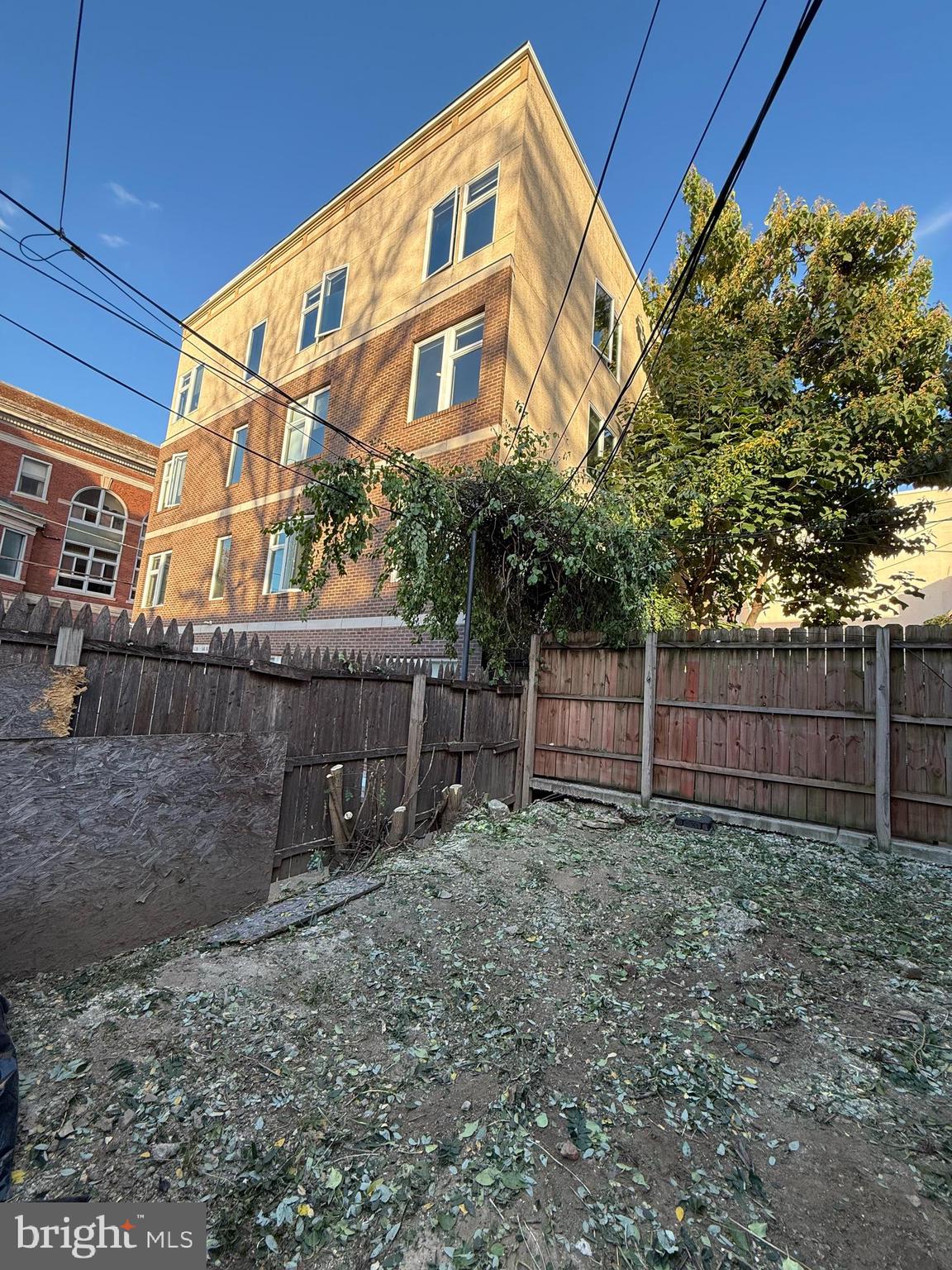 FAIRMOUNT - Commercial Sale