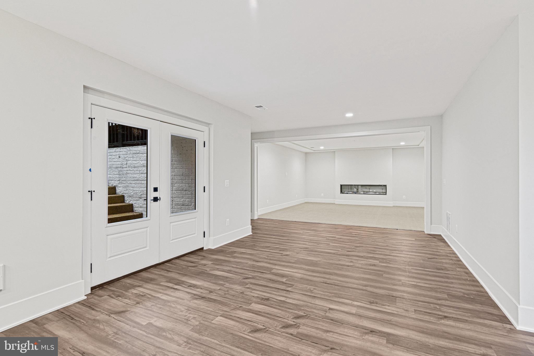 ALEXANDRAS GROVE AT BELMONT - Residential