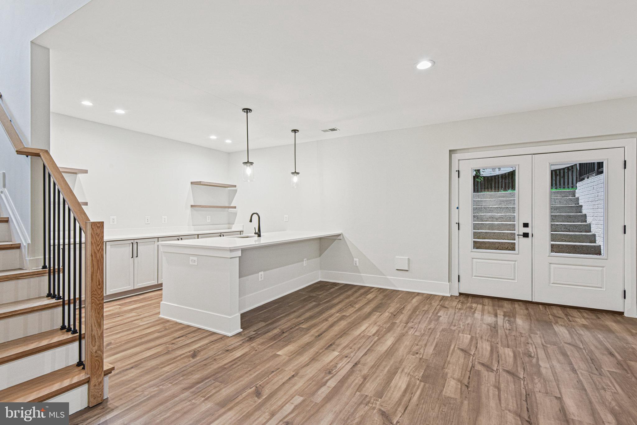 ALEXANDRAS GROVE AT BELMONT - Residential