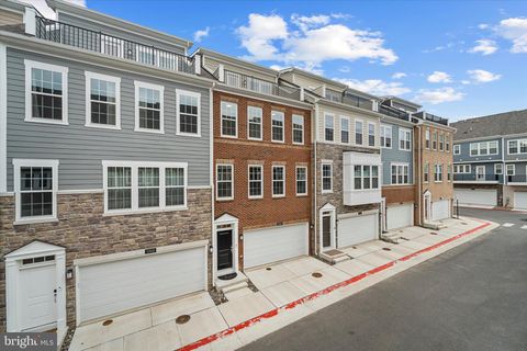 Photo of 10820 Willow Terrace, FAIRFAX, VA 22031 (MLS # VAFC2007922)