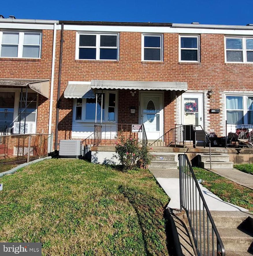 BEAUTIFUL INTERIOR ROW HOUSE IN NORTH POINT VILLAGE. RECENTLY REHABBED!! Updated APPLIANCES. NEW FLOORS AND CARPET. ISLAND IN THE KITCHEN PLUS A PARKING PAD FOR TWO. NEW HVAC, FULL BATH IN THE BASEMENT, GREAT FOR ENTERTAINING OR BEDROOM. Great covered deck off of the back overlooking your private off-street parking. Backs to a wide-open field. TAKE A LOOK AT THIS HOME IT WON'T LAST LONG!!