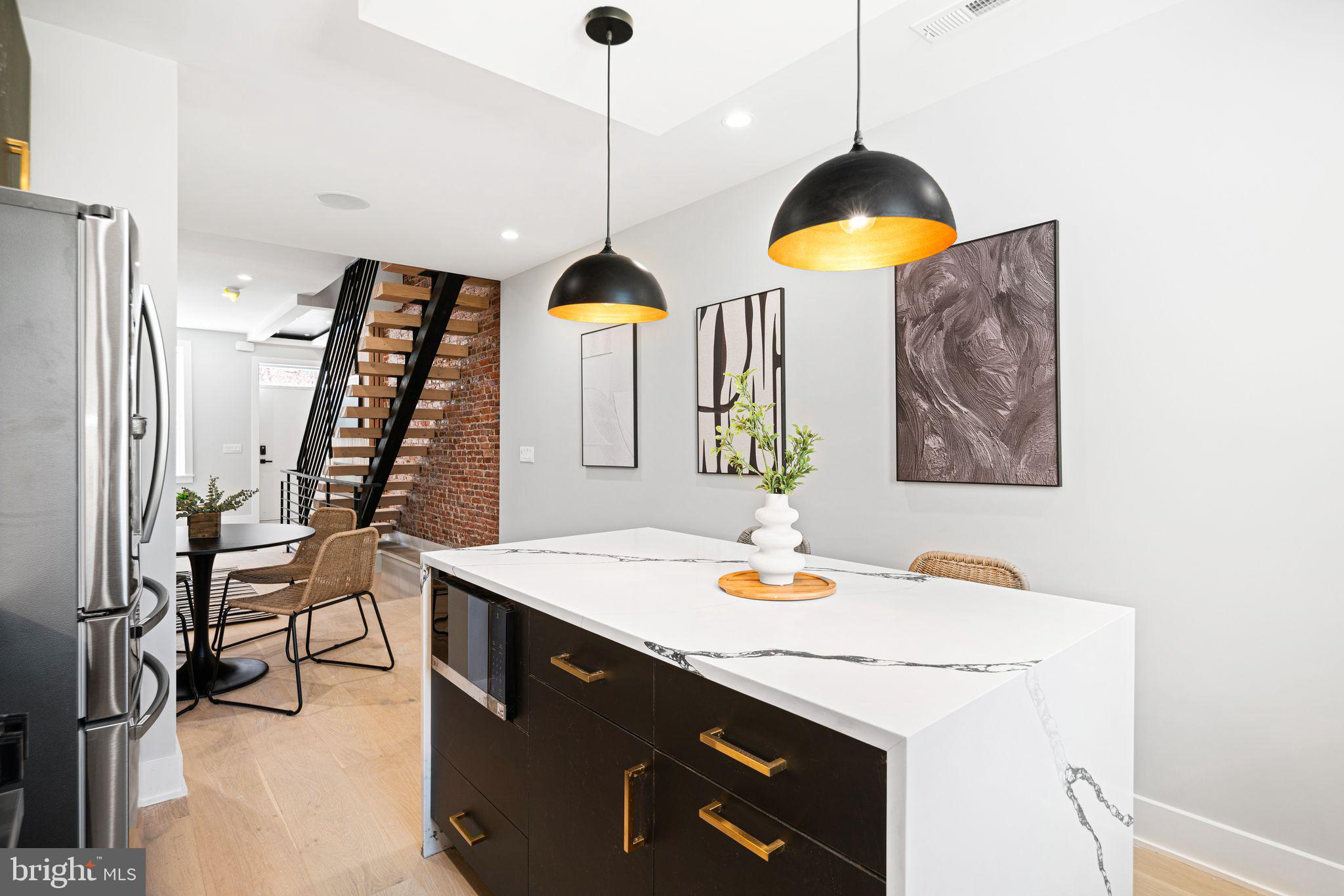 EAST KENSINGTON - Residential