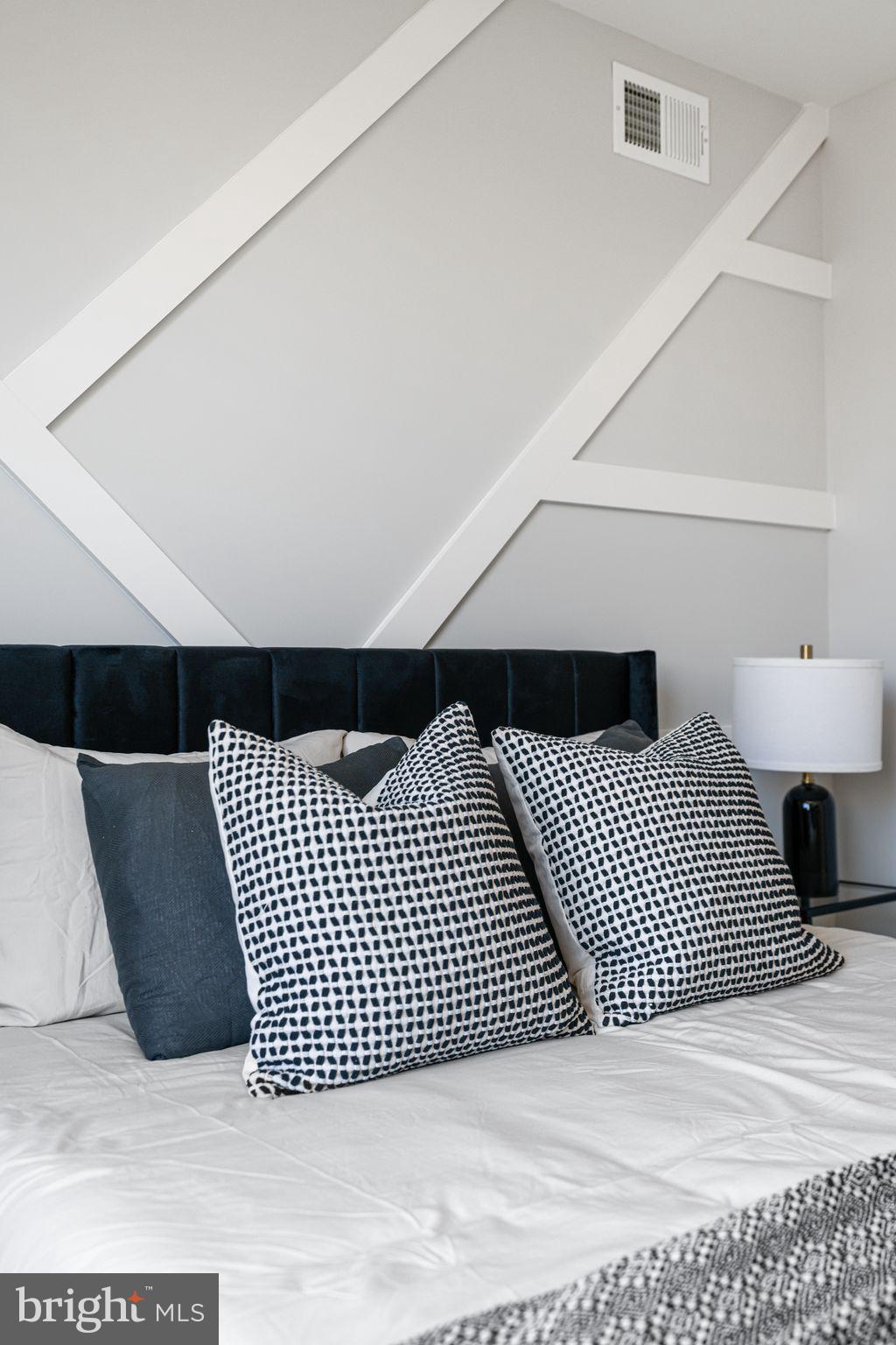 EAST KENSINGTON - Residential