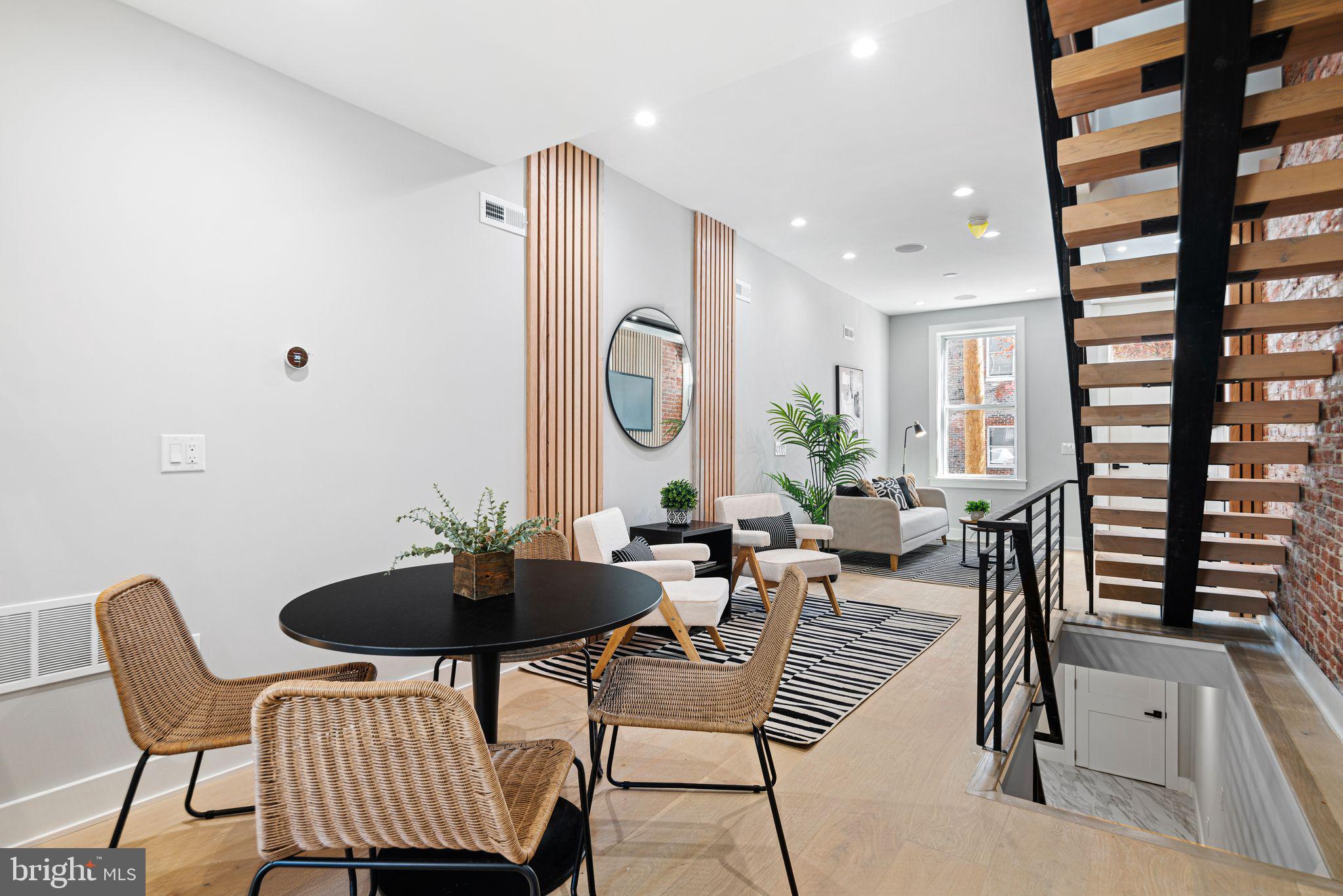 EAST KENSINGTON - Residential