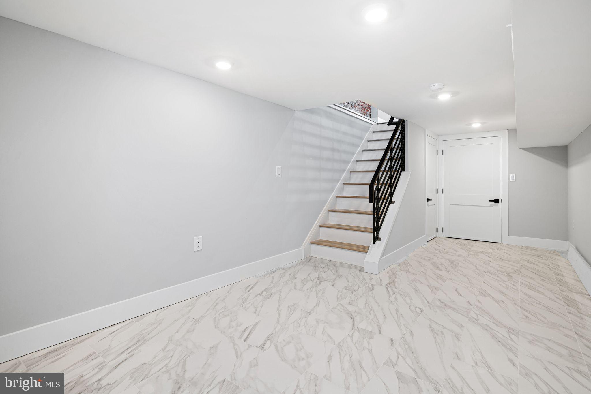 EAST KENSINGTON - Residential