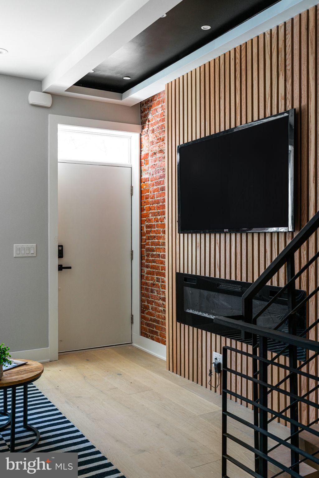 EAST KENSINGTON - Residential