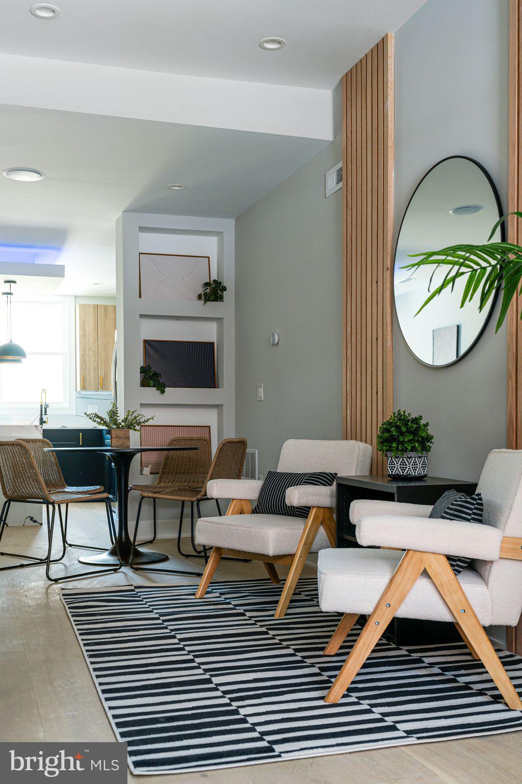 EAST KENSINGTON - Residential