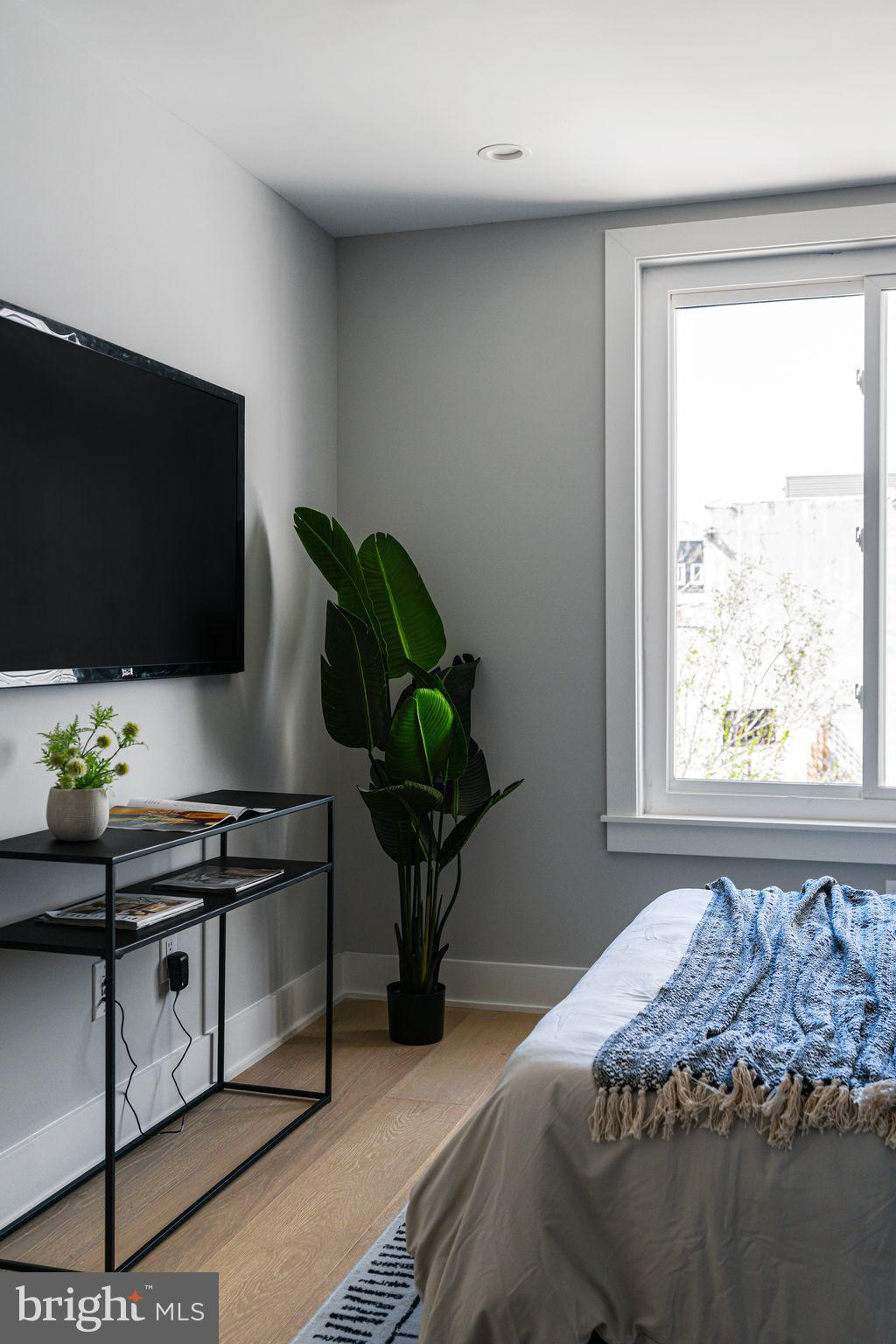 EAST KENSINGTON - Residential