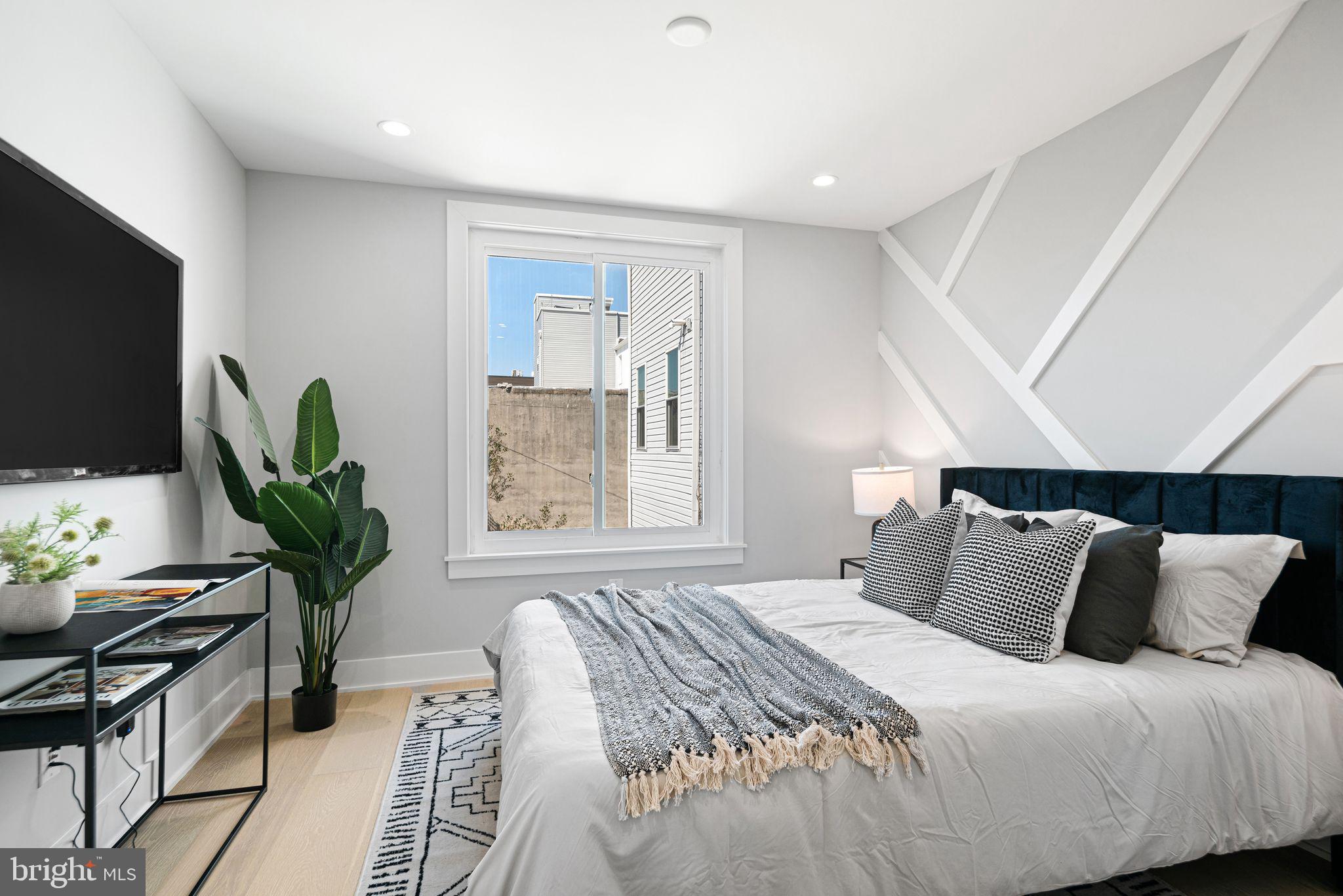 EAST KENSINGTON - Residential