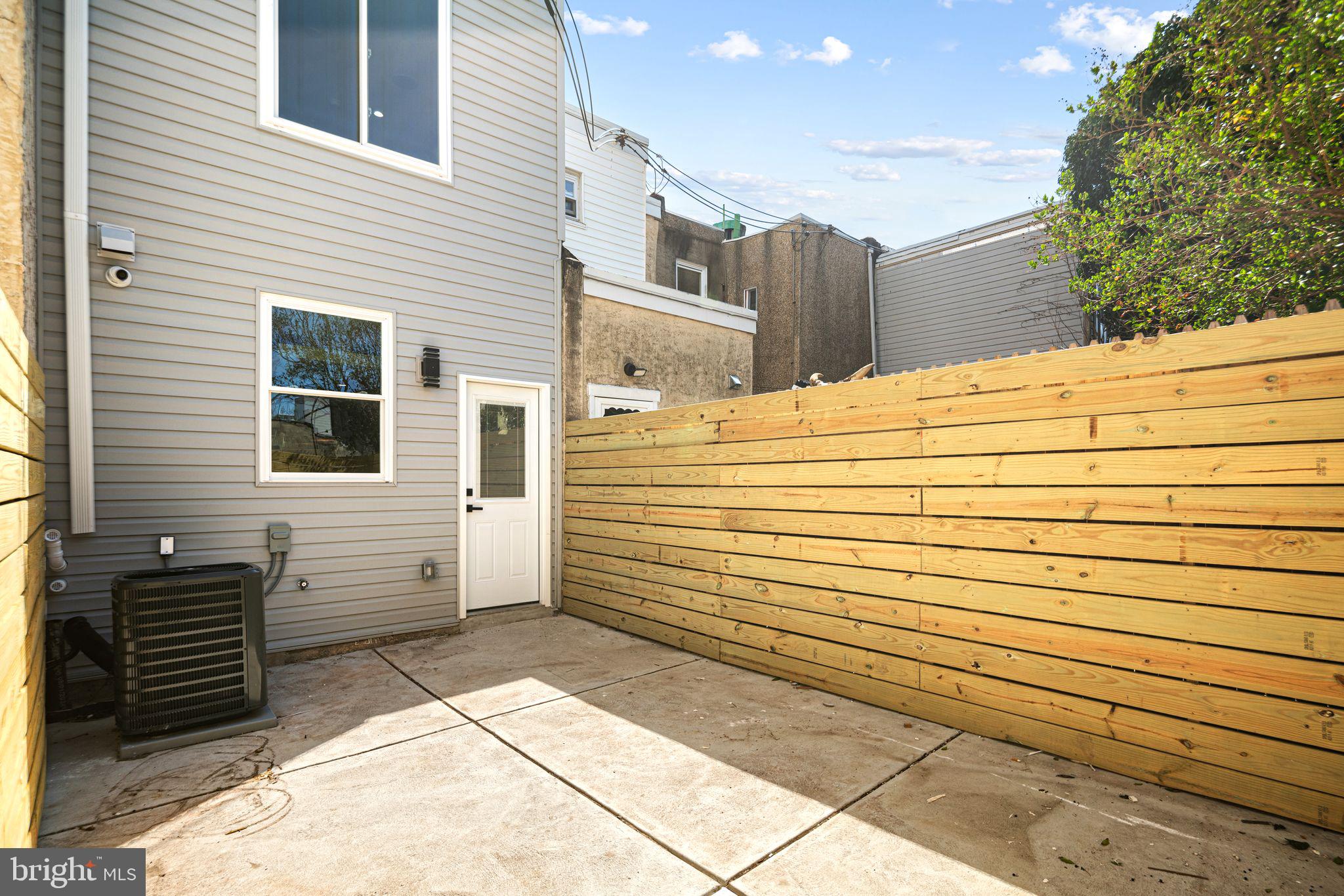 EAST KENSINGTON - Residential