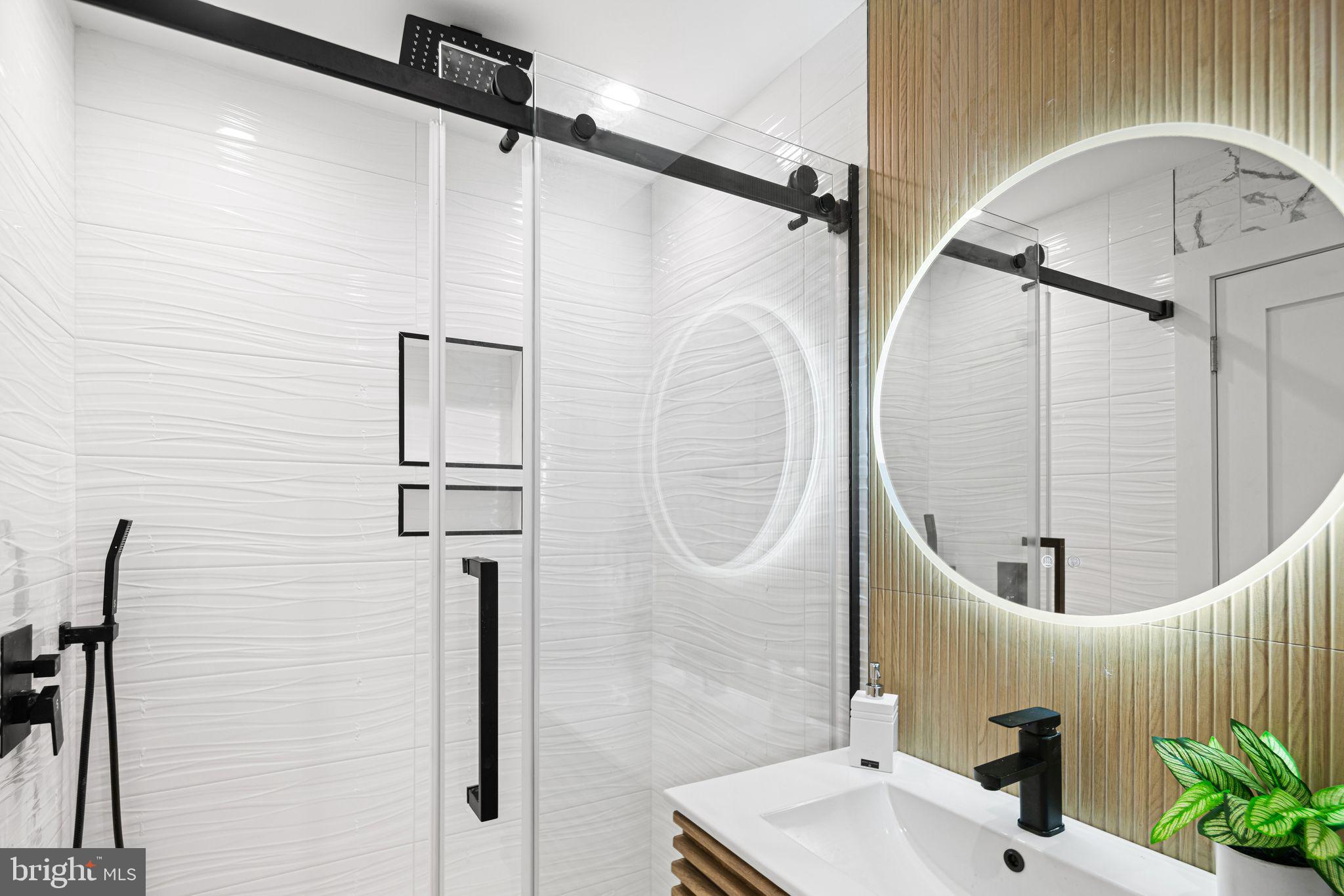 EAST KENSINGTON - Residential