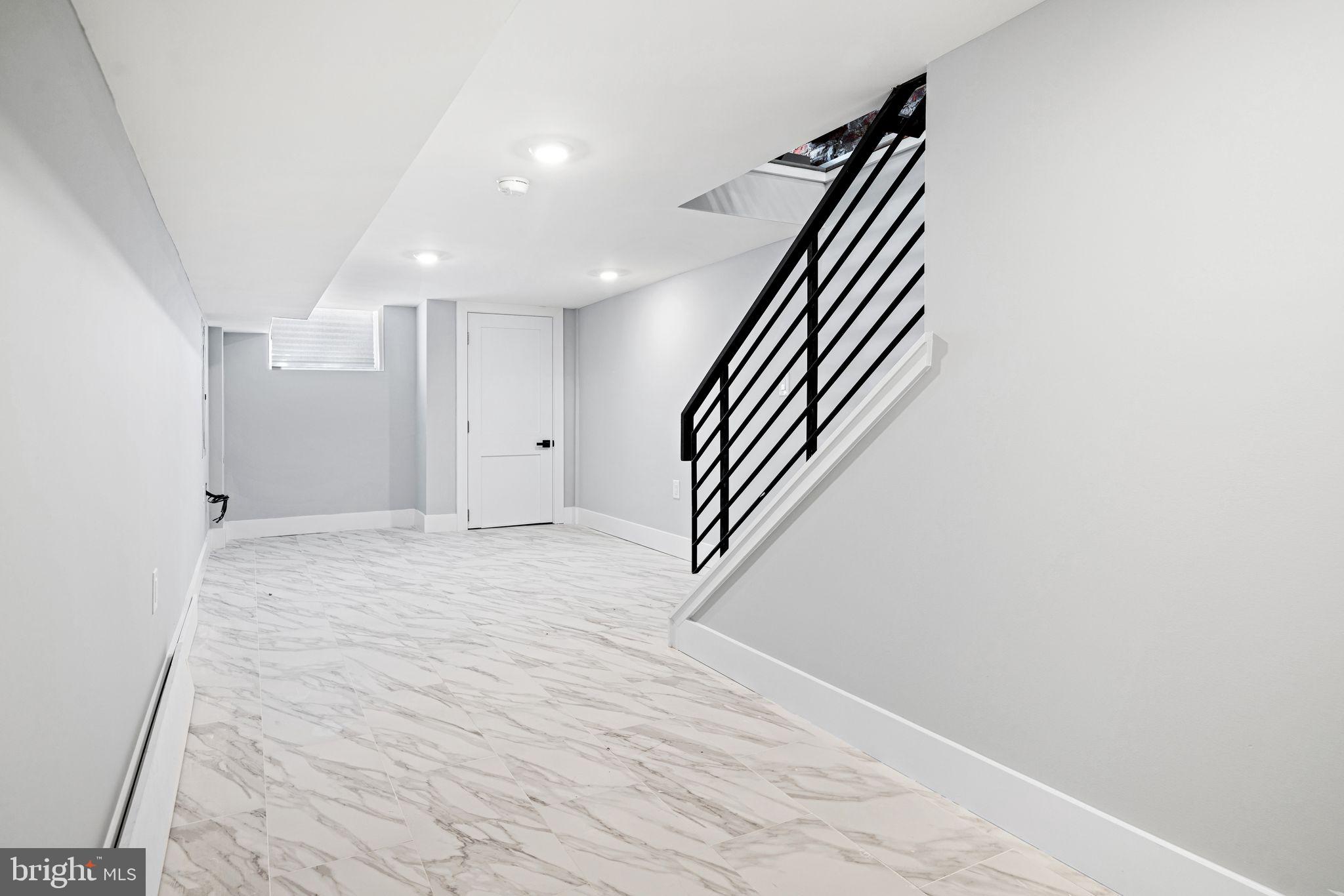 EAST KENSINGTON - Residential