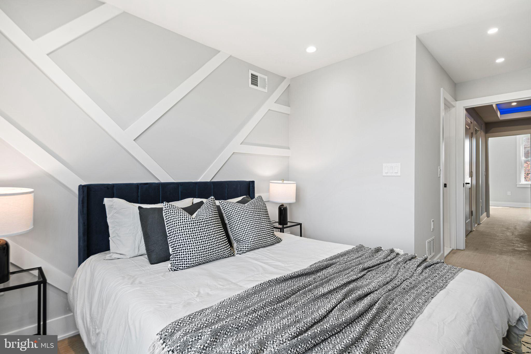 EAST KENSINGTON - Residential