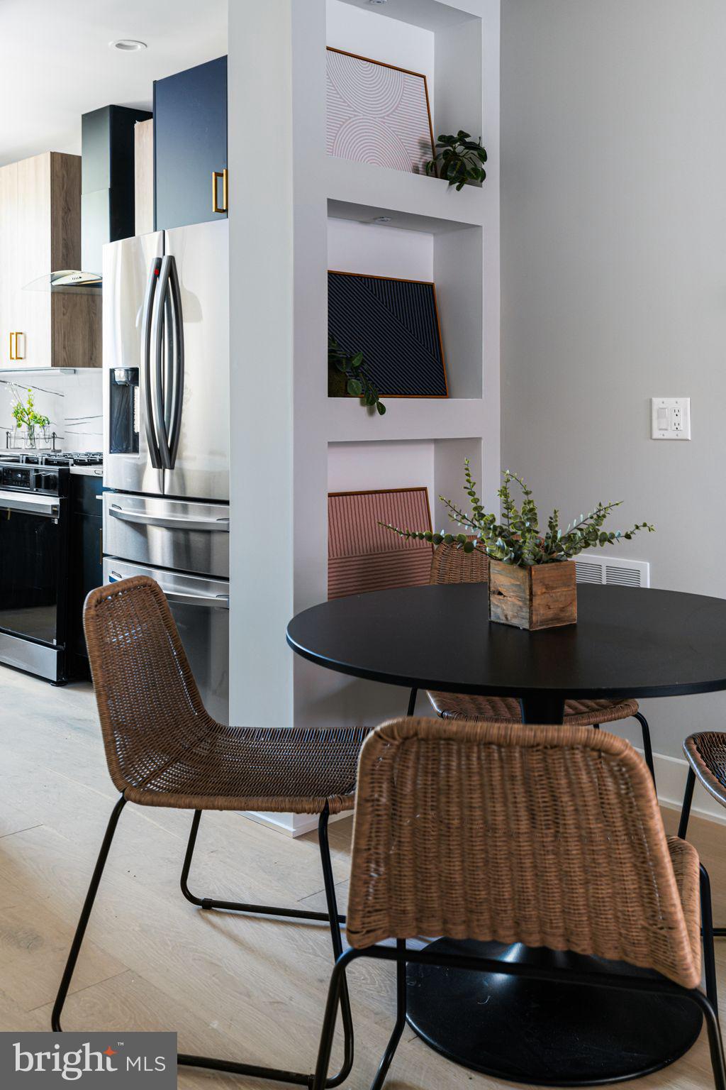 EAST KENSINGTON - Residential