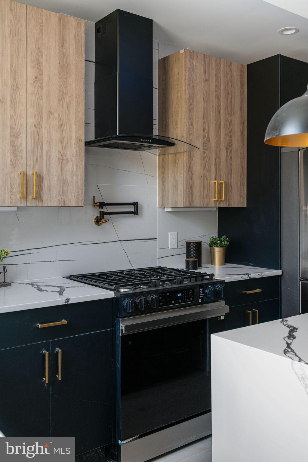 EAST KENSINGTON - Residential