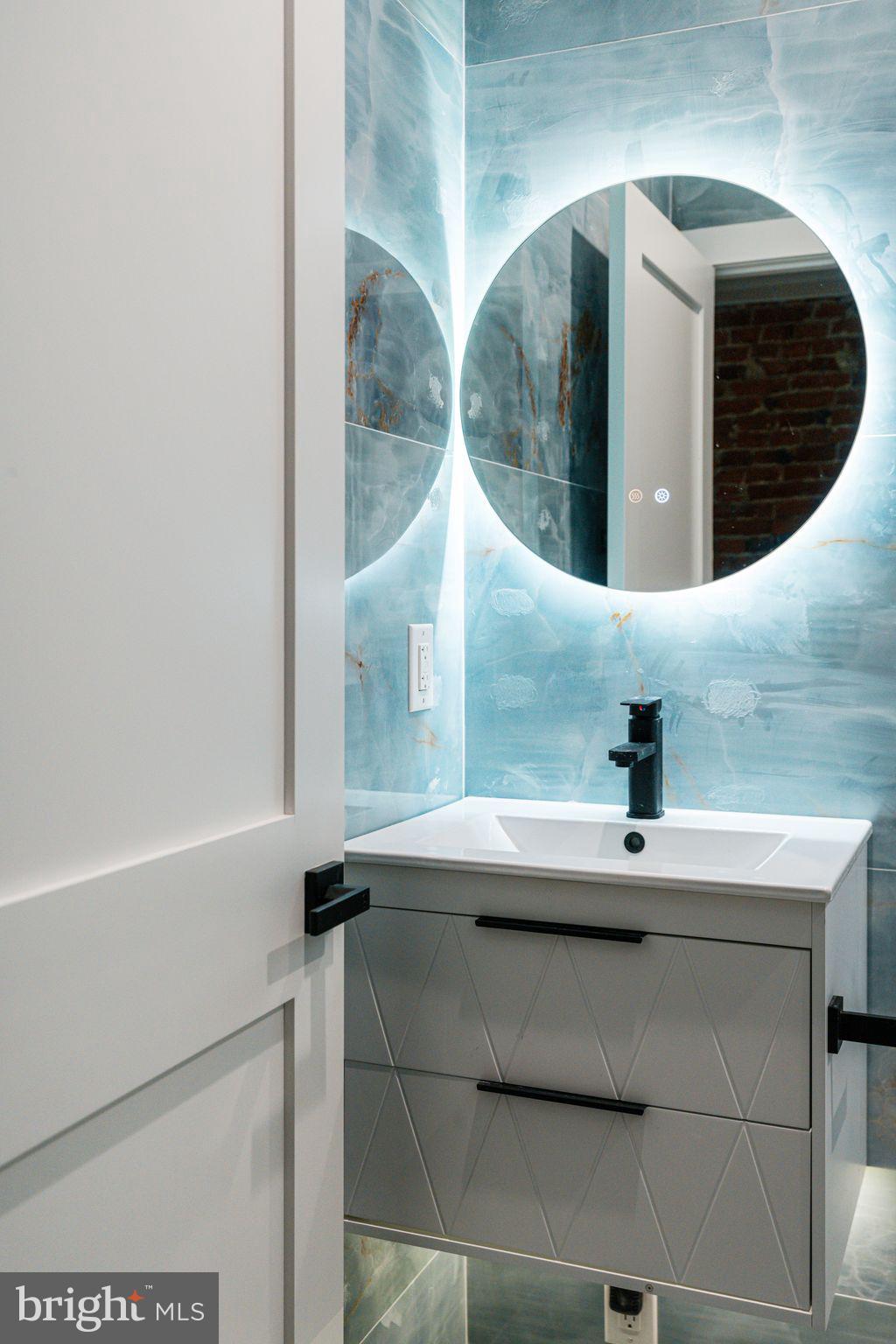 EAST KENSINGTON - Residential